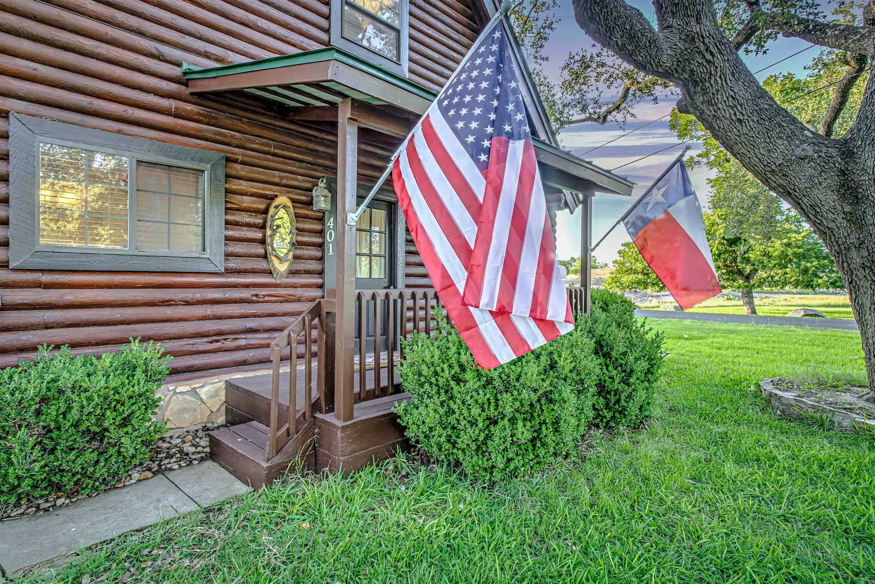 401 Lake Point DR, Horseshoe Bay, TX 78657