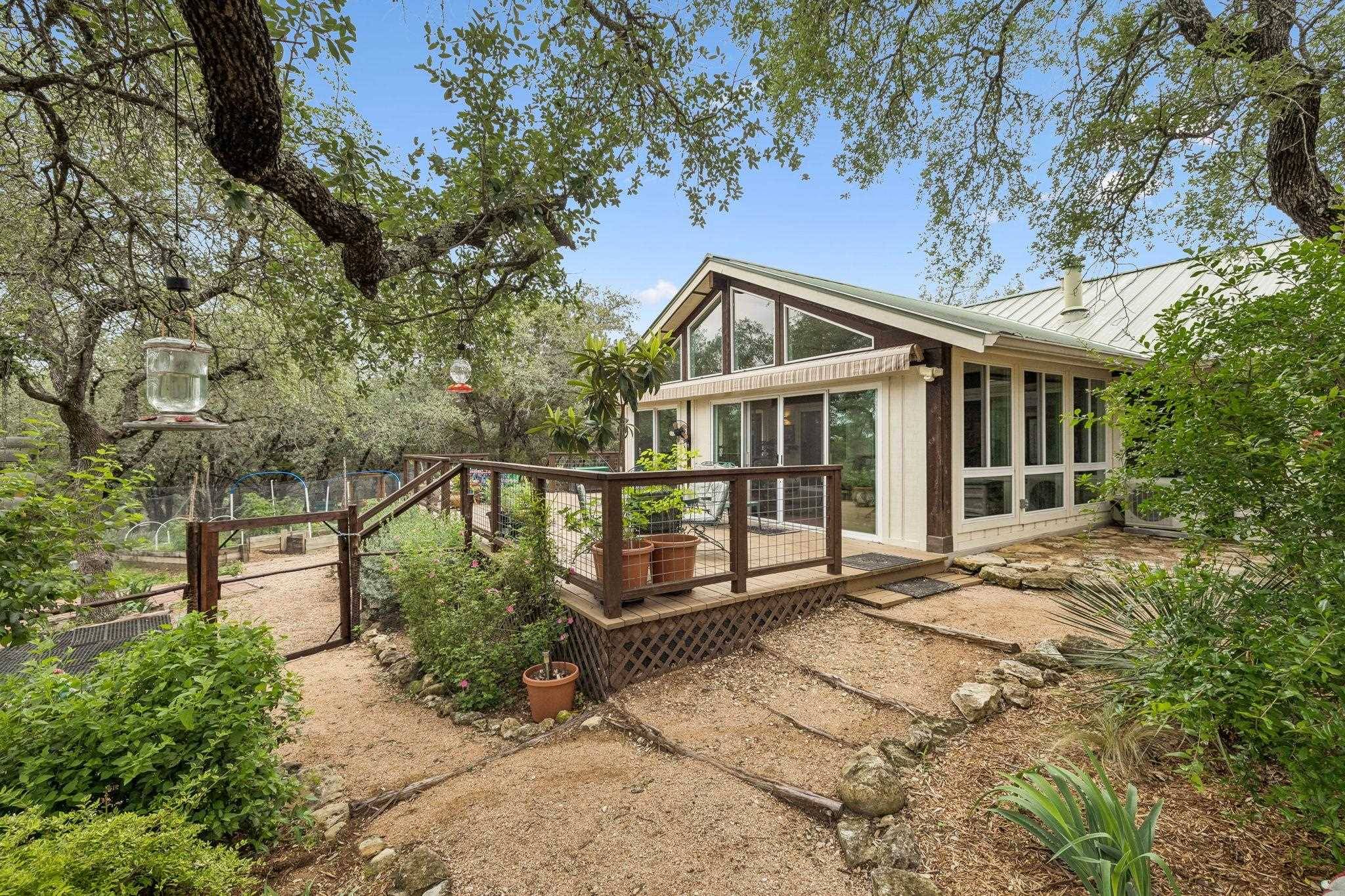 300 Bluff RD, Spicewood, TX 78669