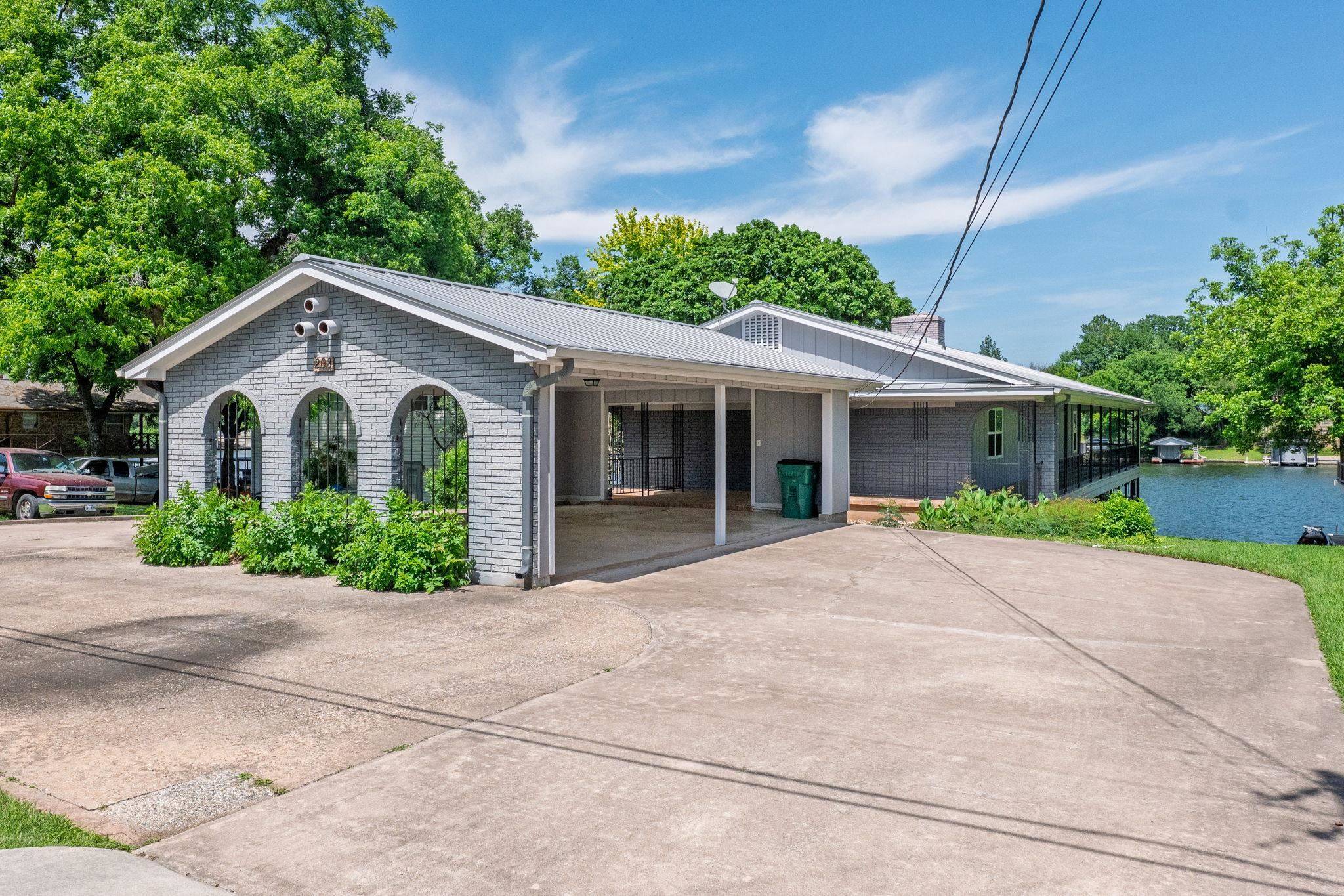 208 Riverside DR, Kingsland, TX 78639
