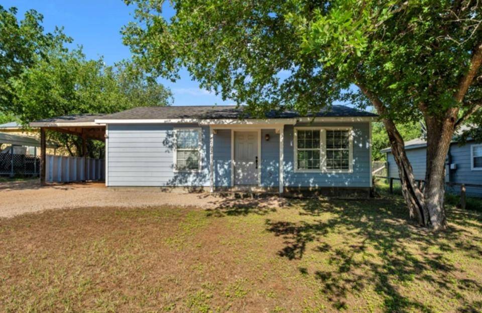 6261 River Oaks Dr, Kingsland, TX 78639