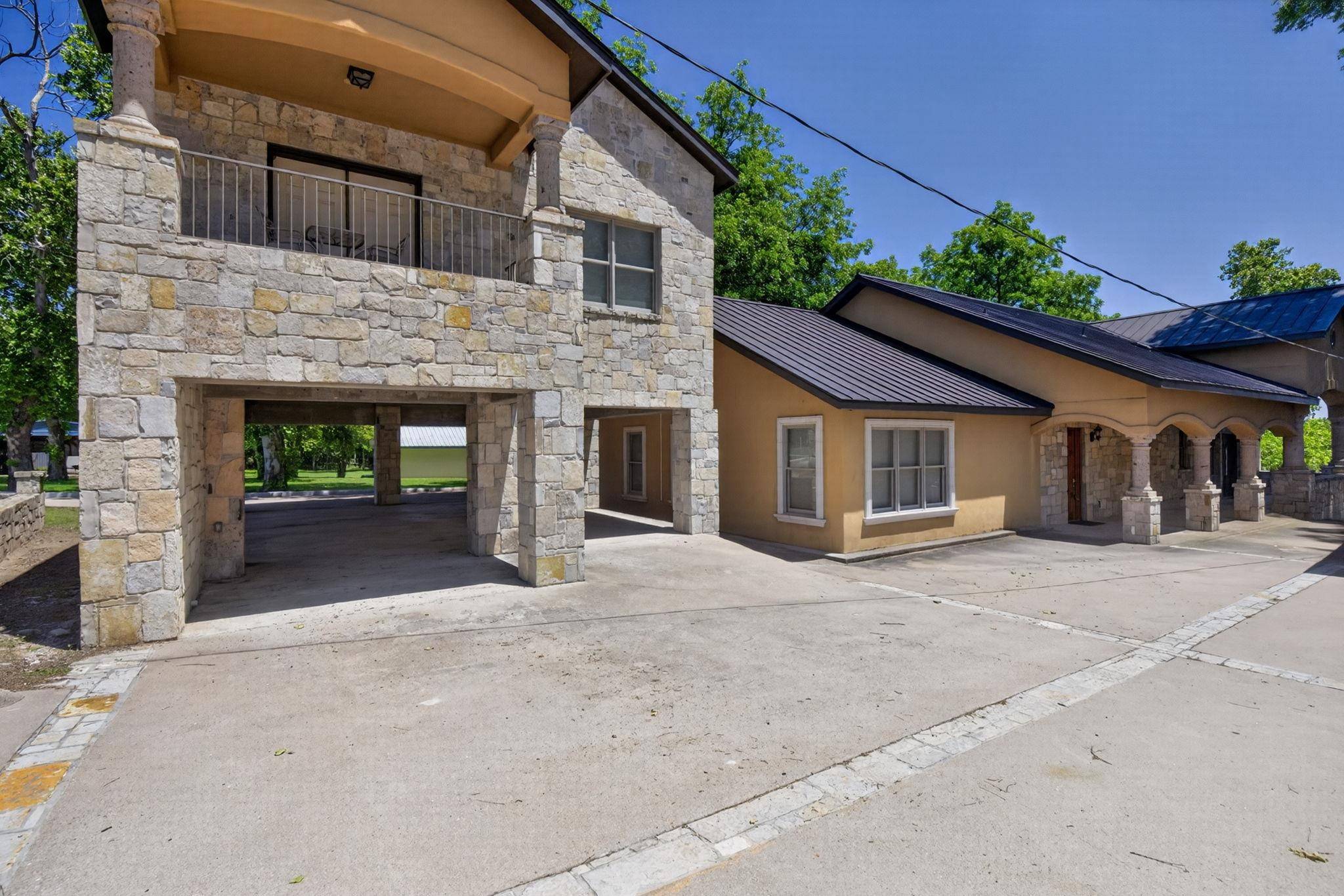 2428 River Oaks, Kingsland, TX 78639