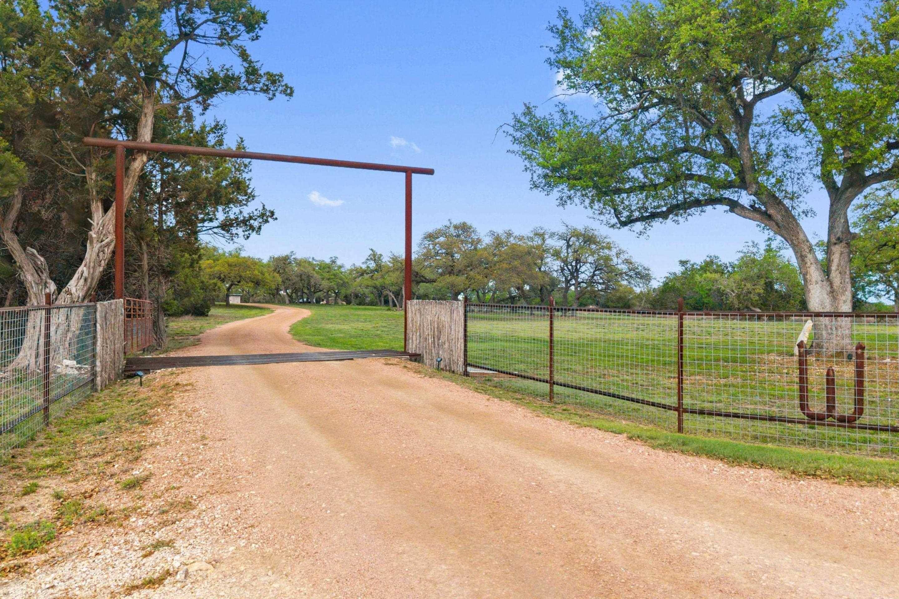 7503 E US Hwy 290, Johnson City, TX 78636