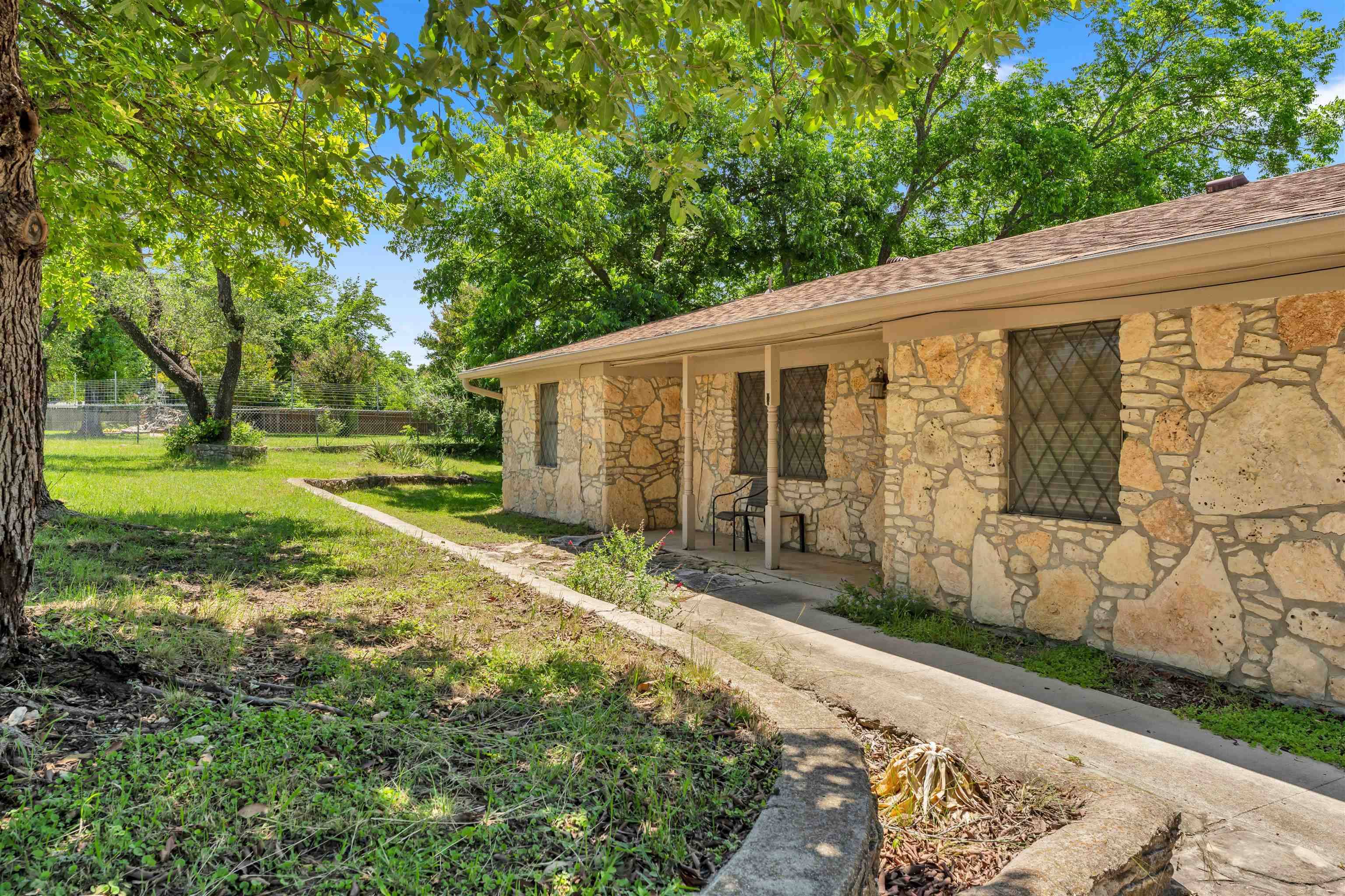 8 Saul DR, Lampasas, TX 76550