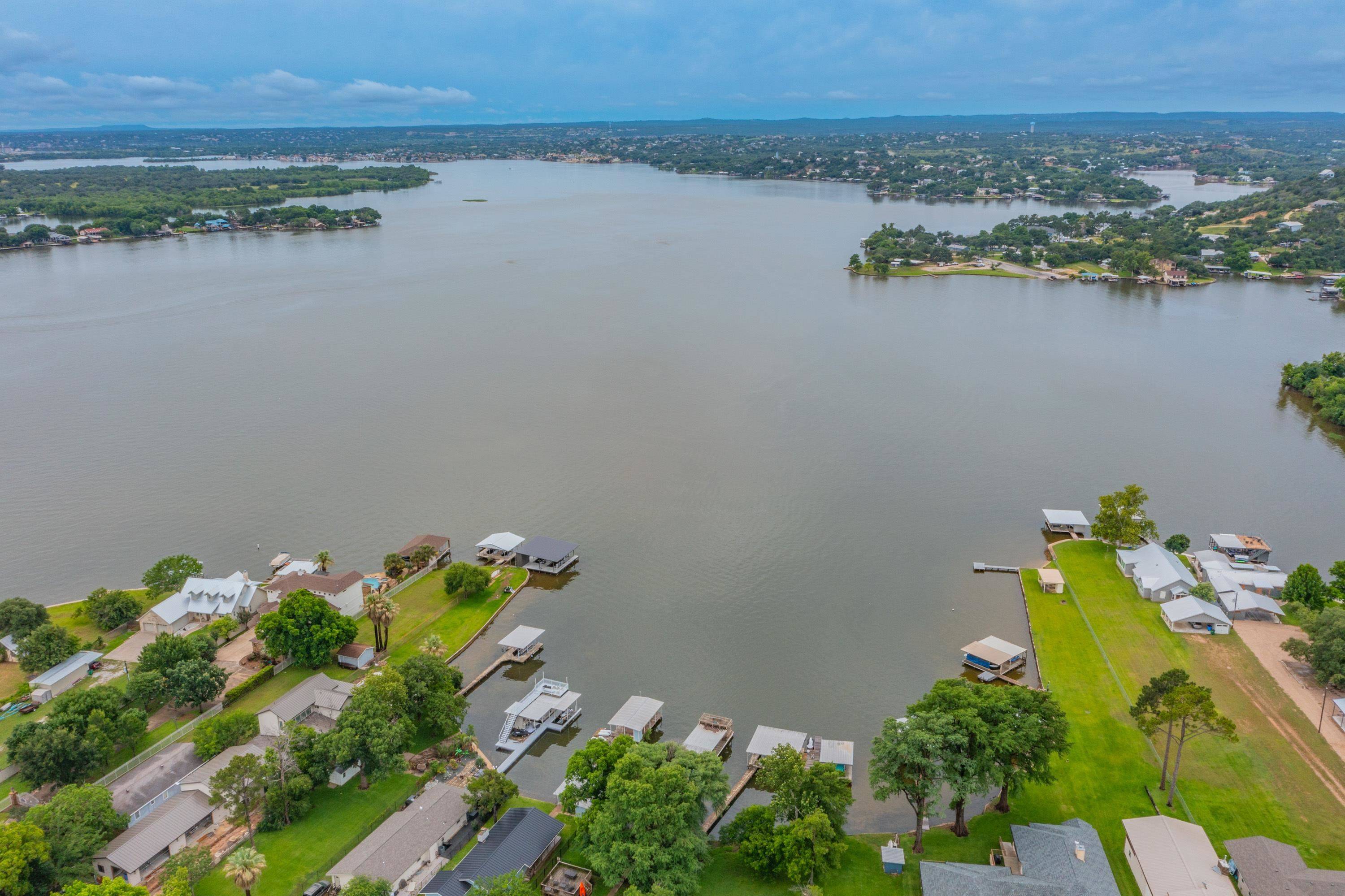 306 Beach Dr DR, Sunrise Beach, TX 78643