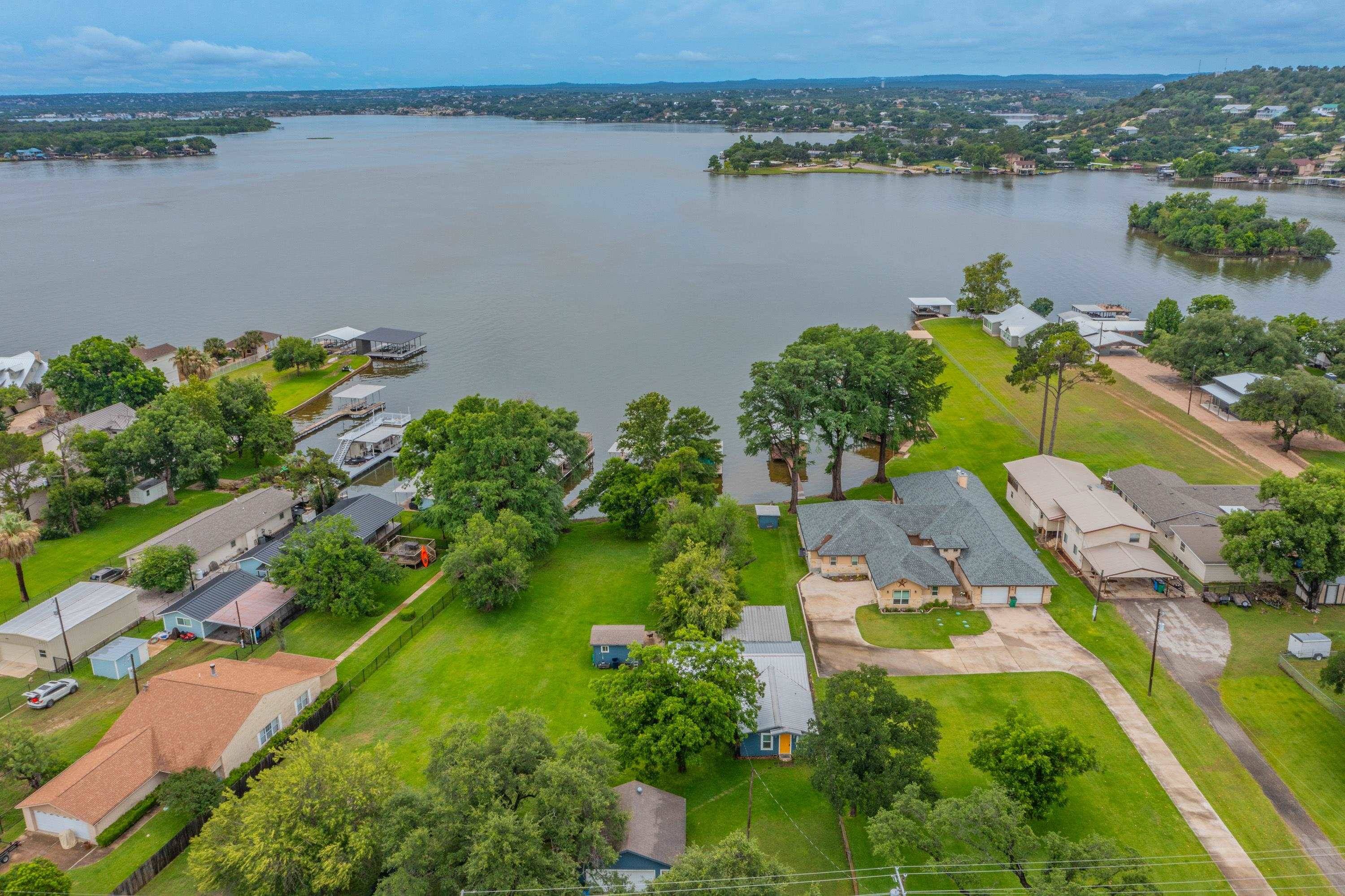306 Beach Dr DR, Sunrise Beach, TX 78643