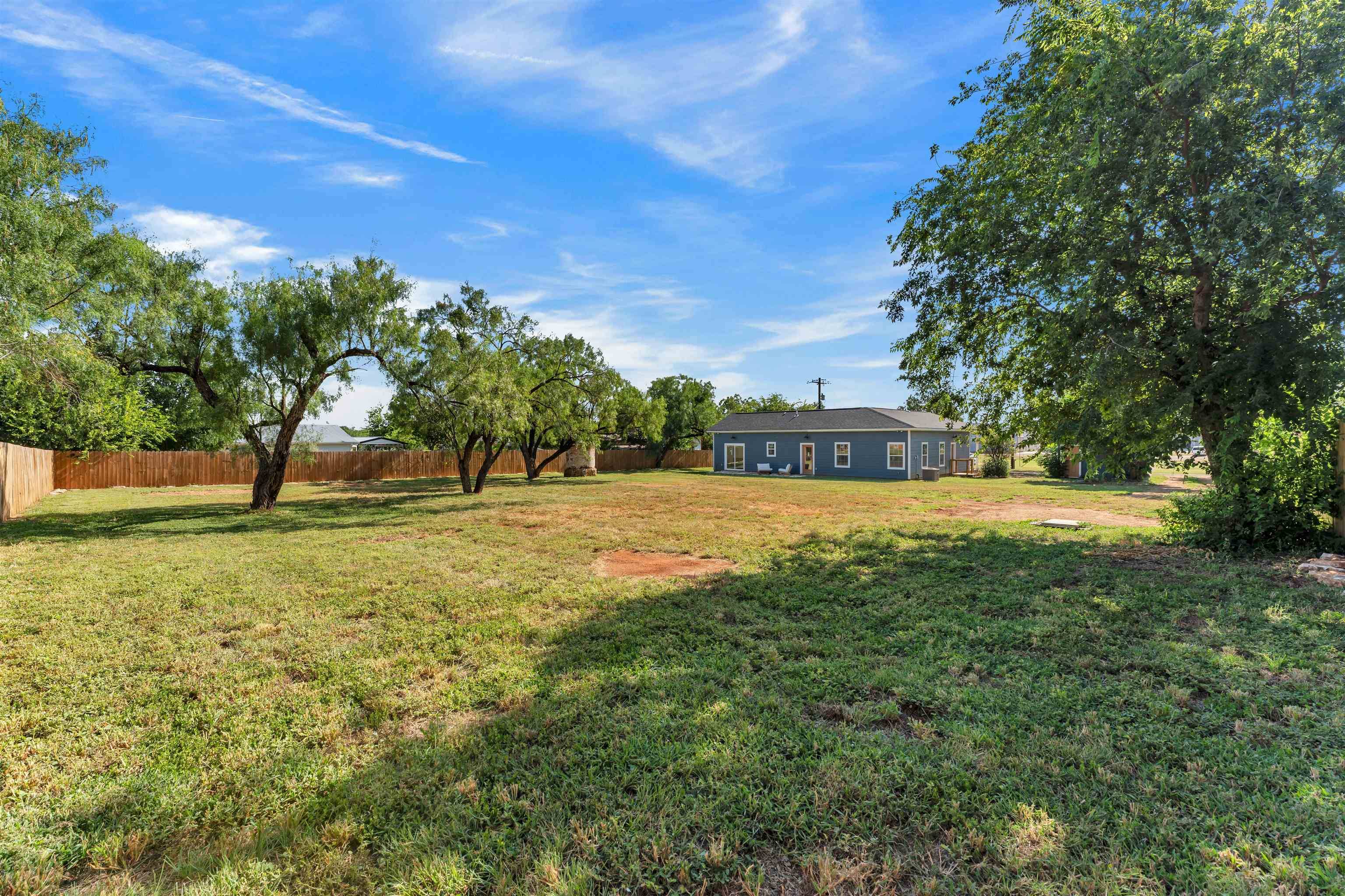 705 Flag ST, Llano, TX 78643