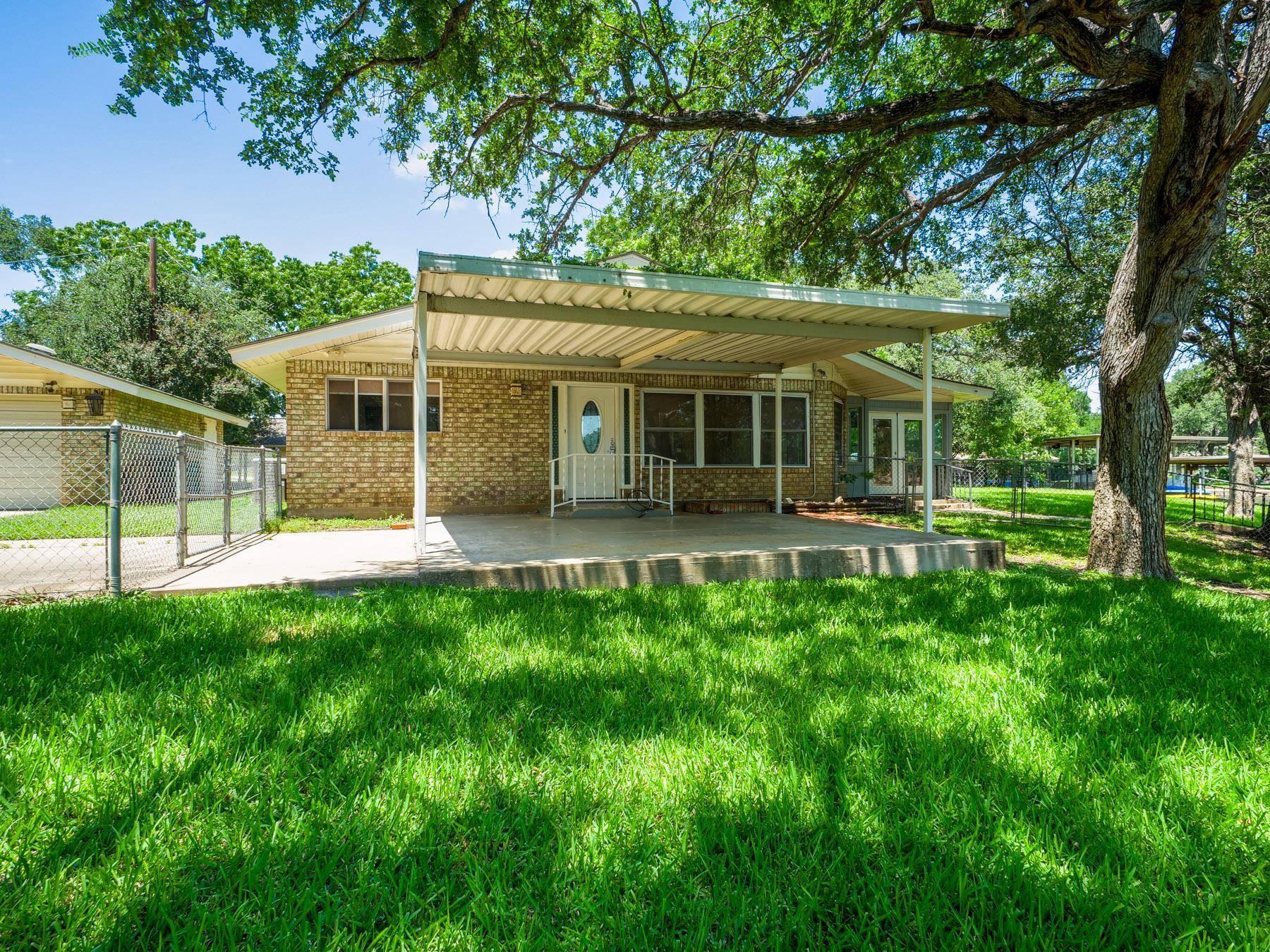 501 Oleander Dr, Marble Falls, TX 78654