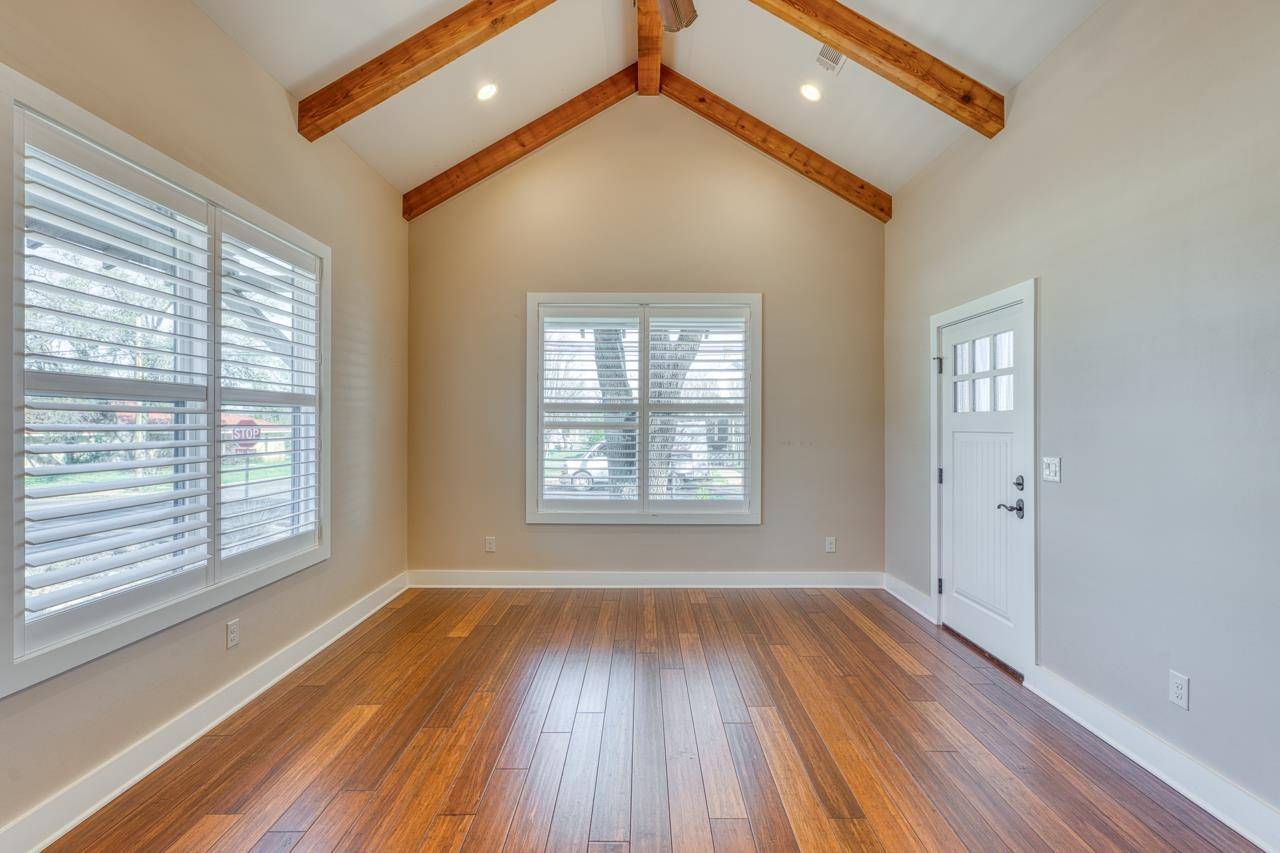 208 W Luce ST, Llano, TX 78643
