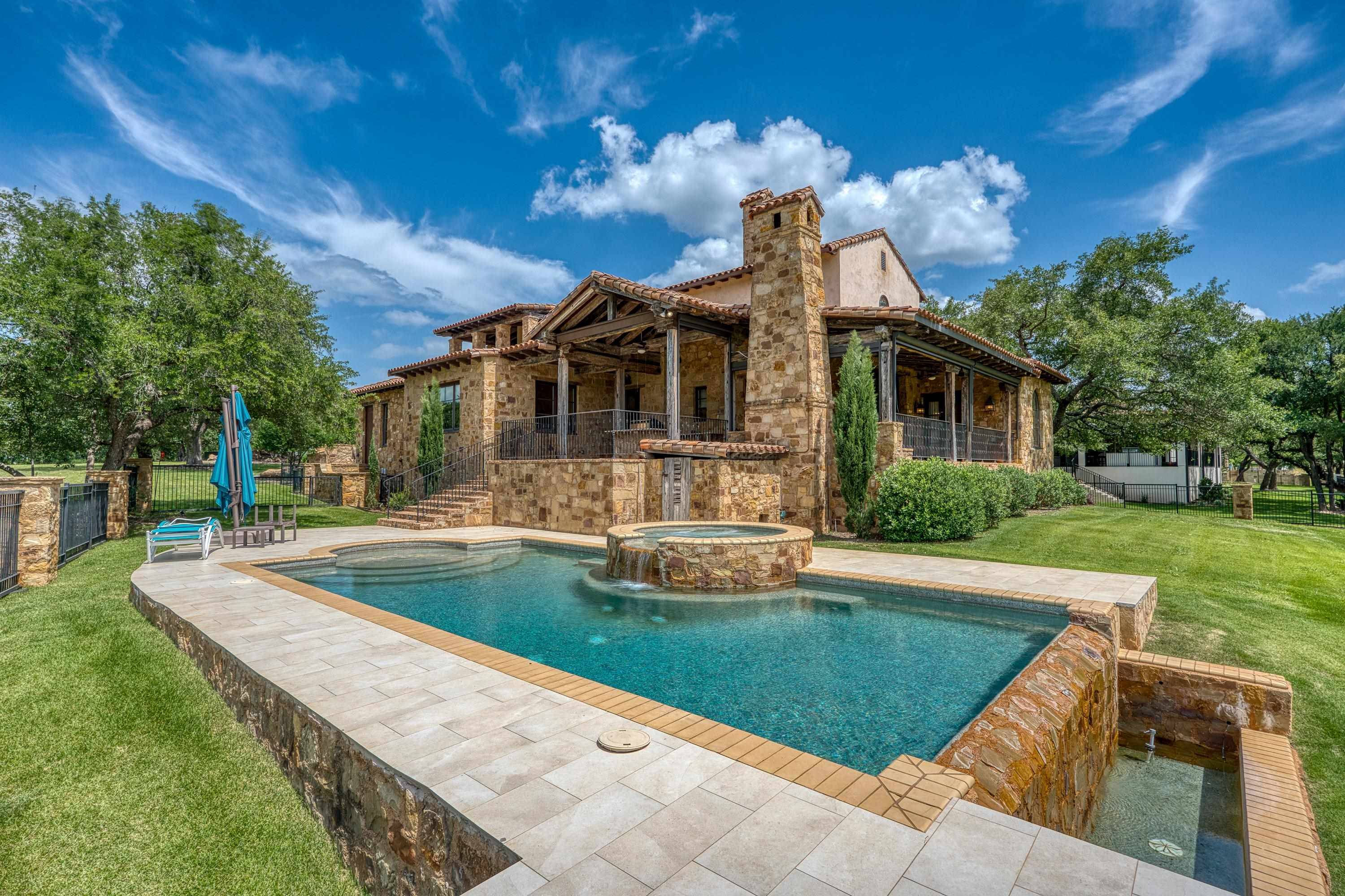 420 La Serena Loop, Horseshoe Bay, TX 78657