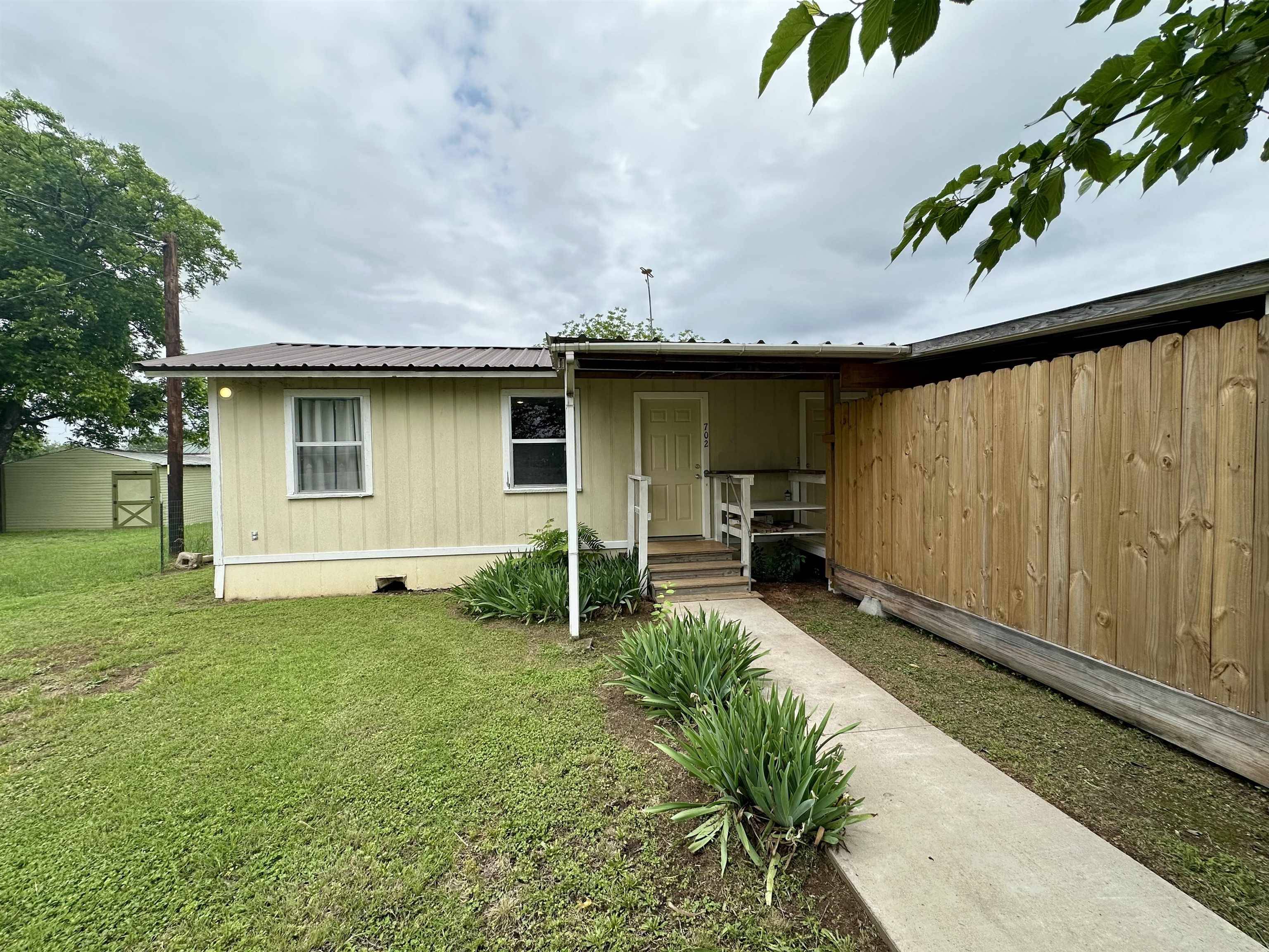 702 Pittsburg AVE, Llano, TX 78643