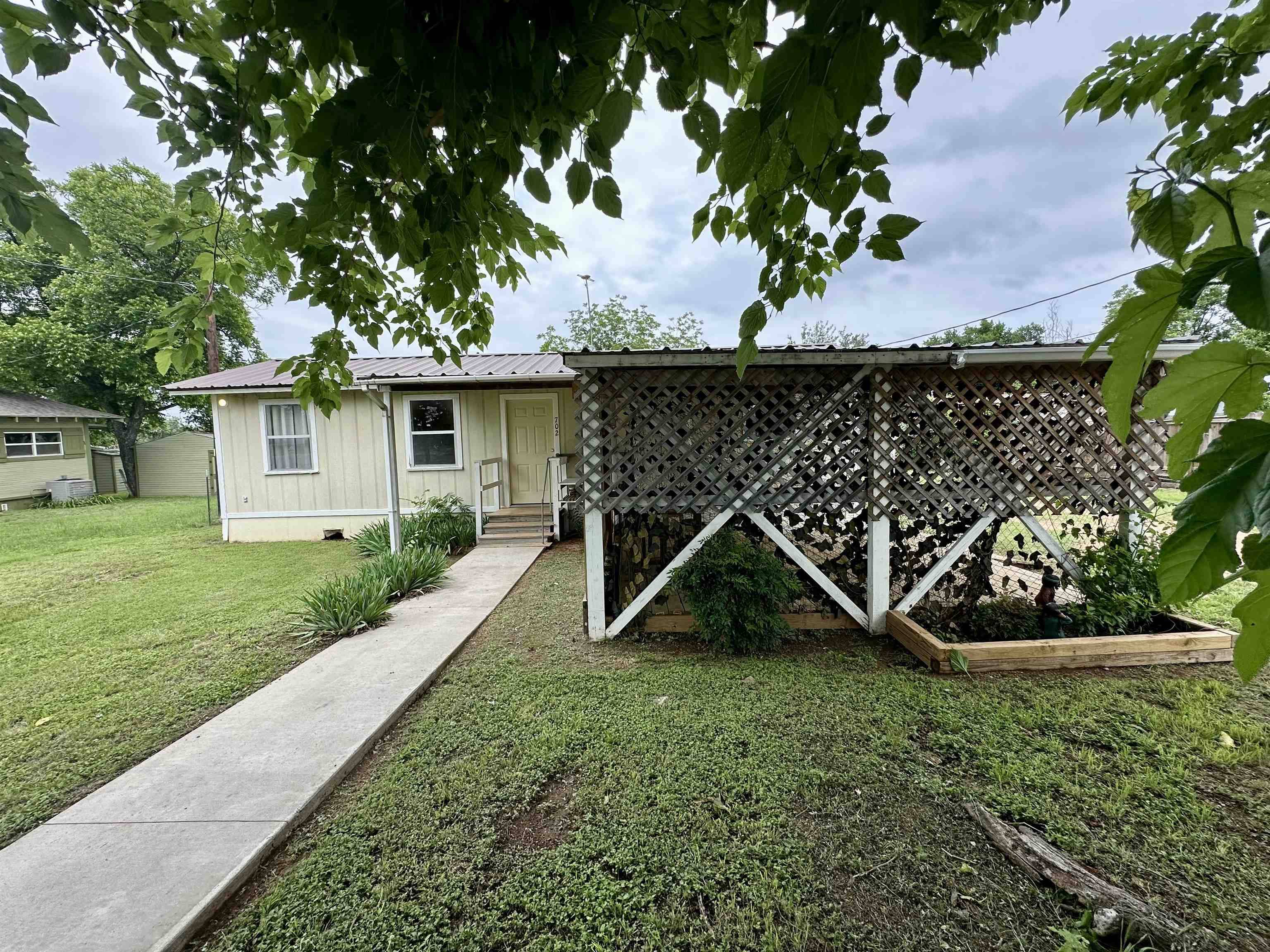 702 Pittsburg AVE, Llano, TX 78643