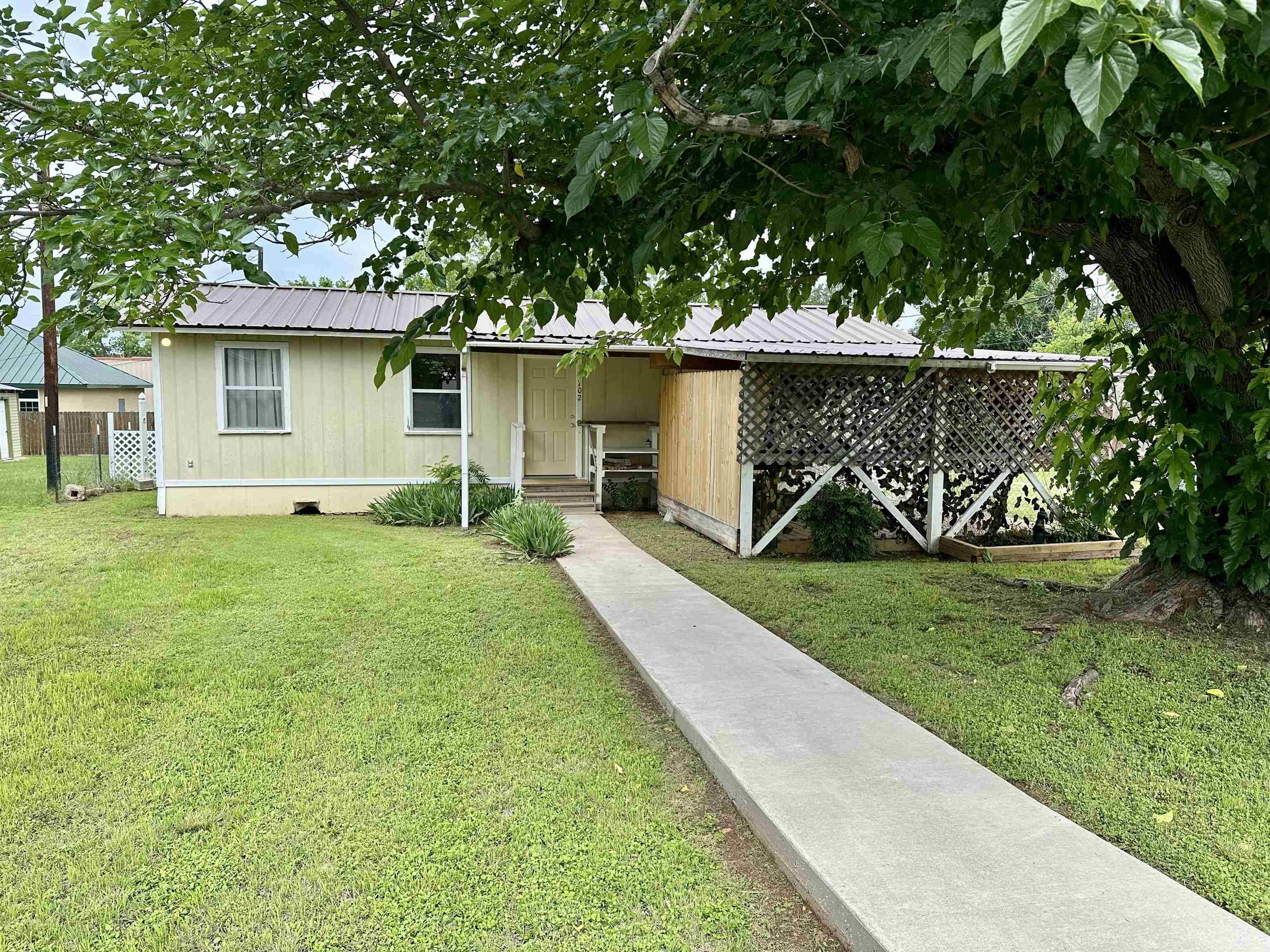 702 Pittsburg AVE, Llano, TX 78643