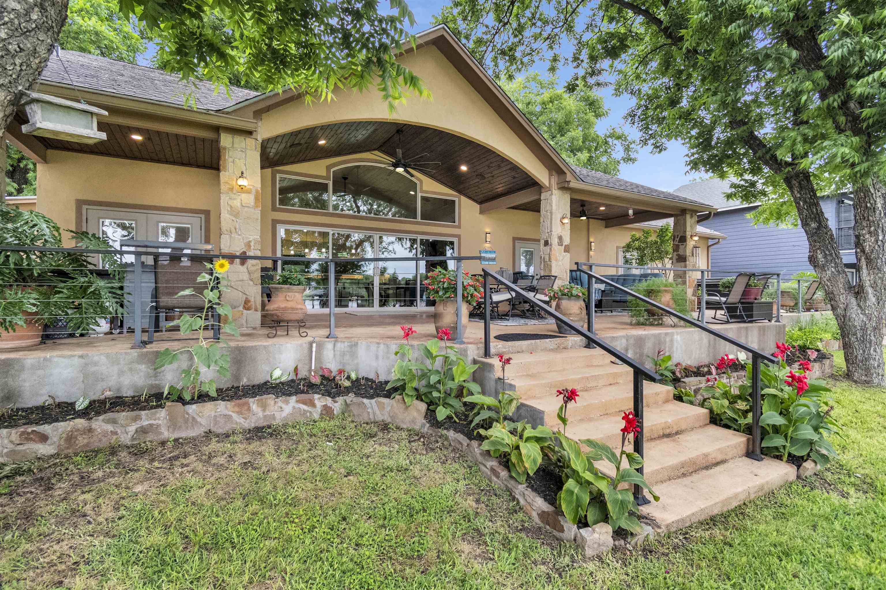 121 Riverbend LN, Kingsland, TX 78639