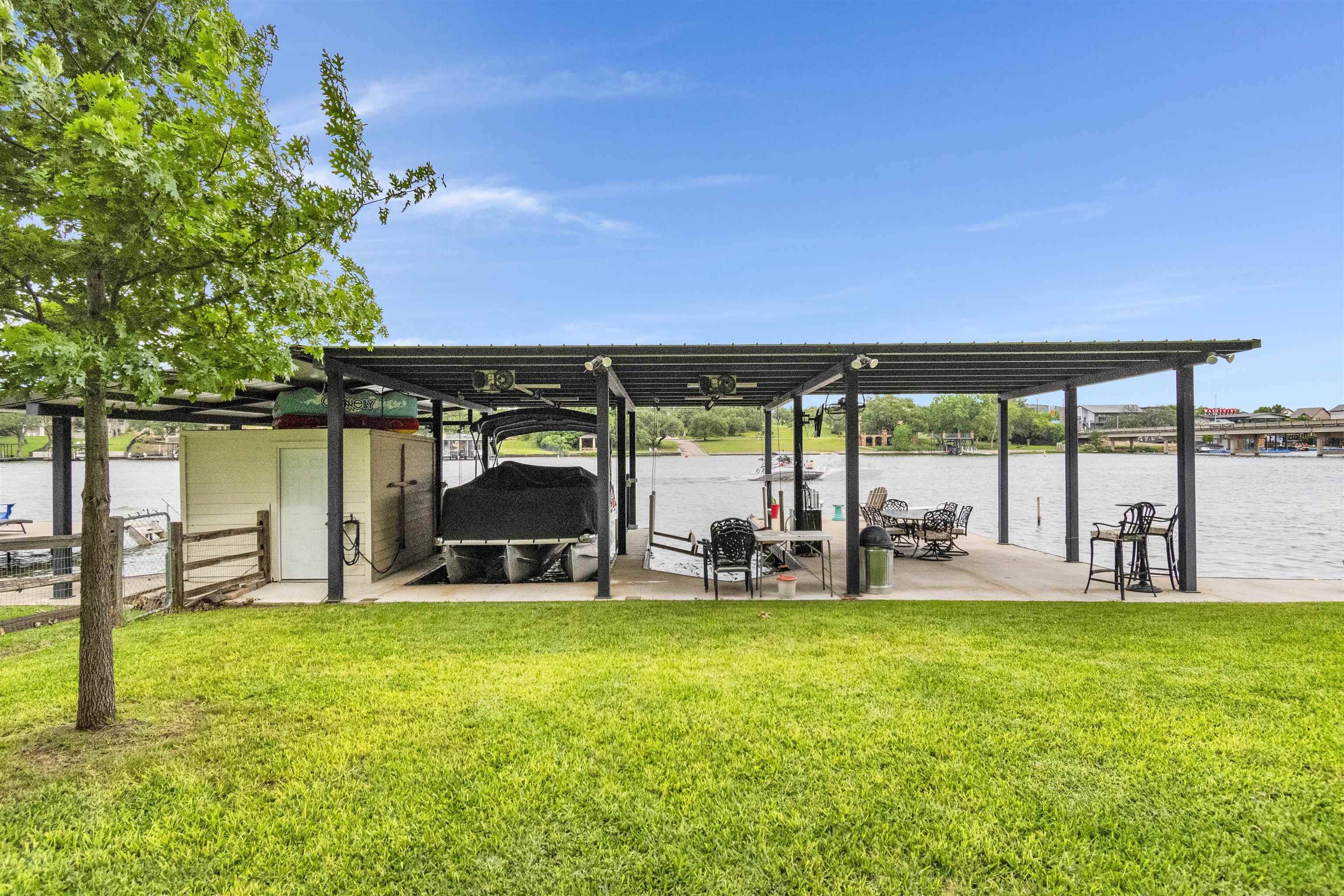 121 Riverbend LN, Kingsland, TX 78639