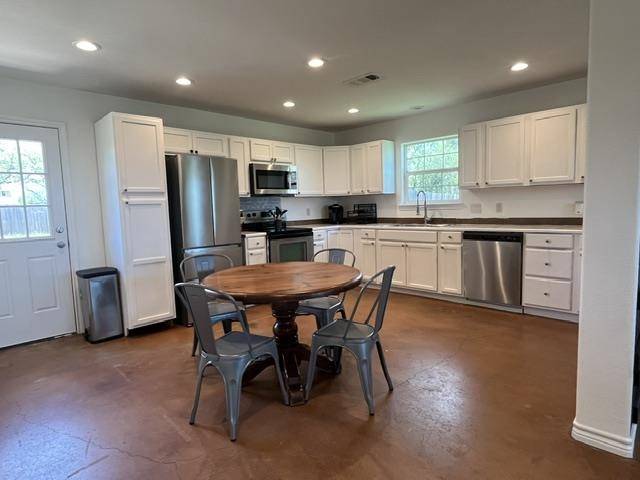 6811 River Oaks DR, Kingsland, TX 78639