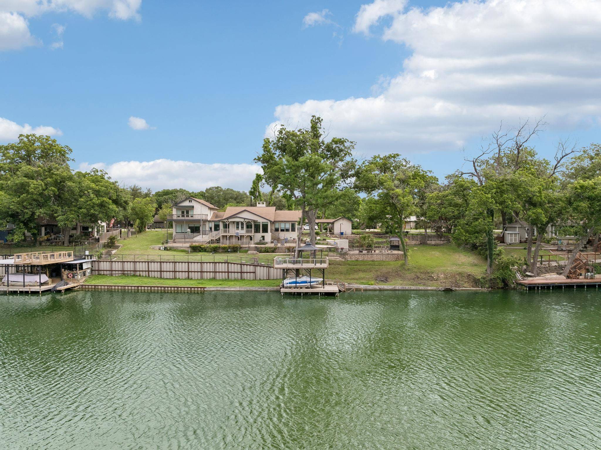 939 Reiley RD, Seguin, TX 78155