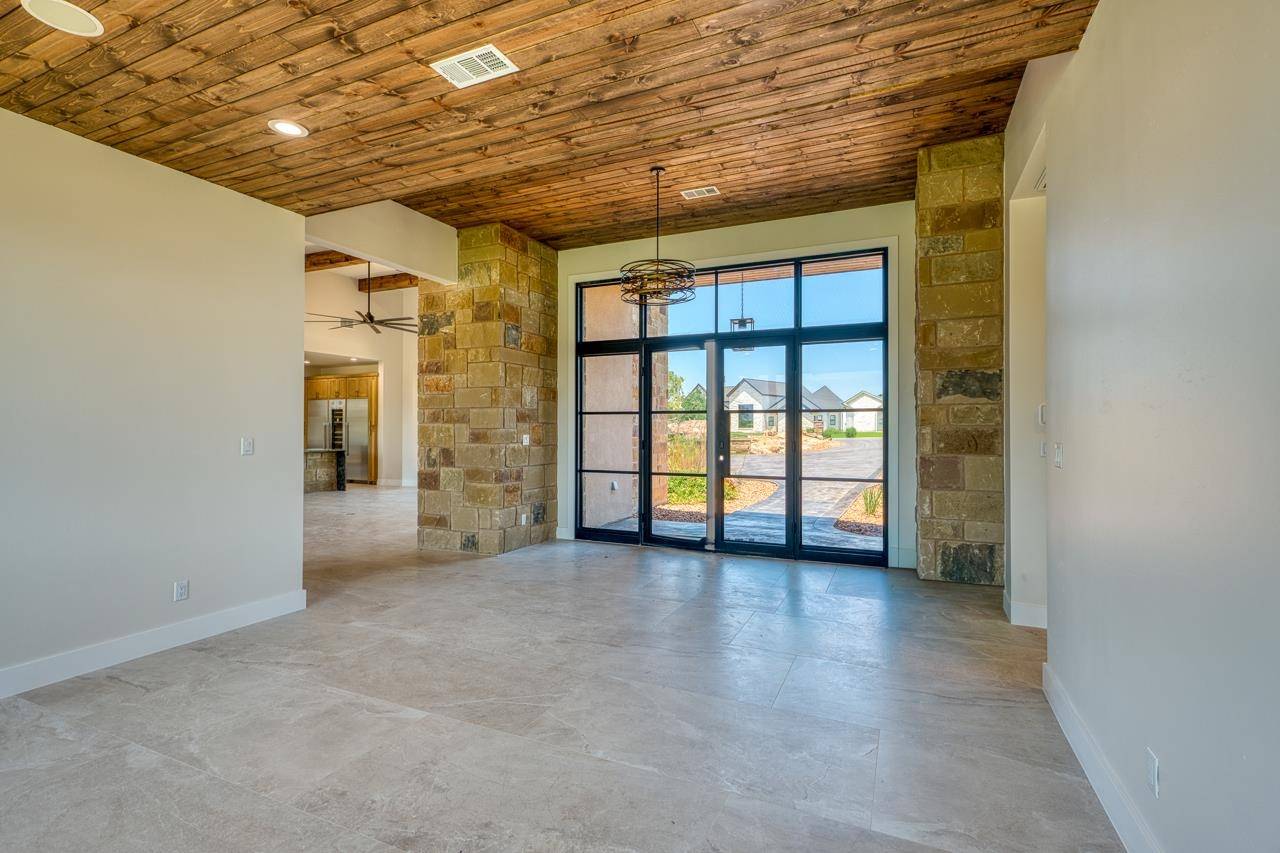 119 Westgate Loop, Horseshoe Bay, TX 78657