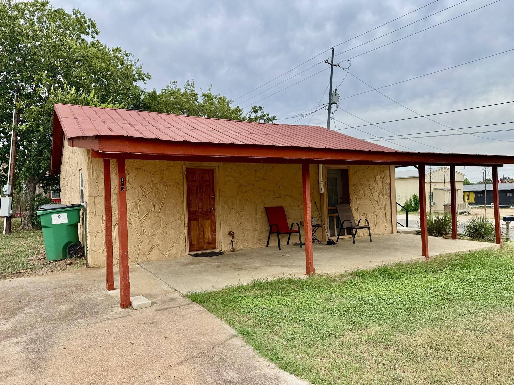 103 W Hamilton, Llano, TX 78643
