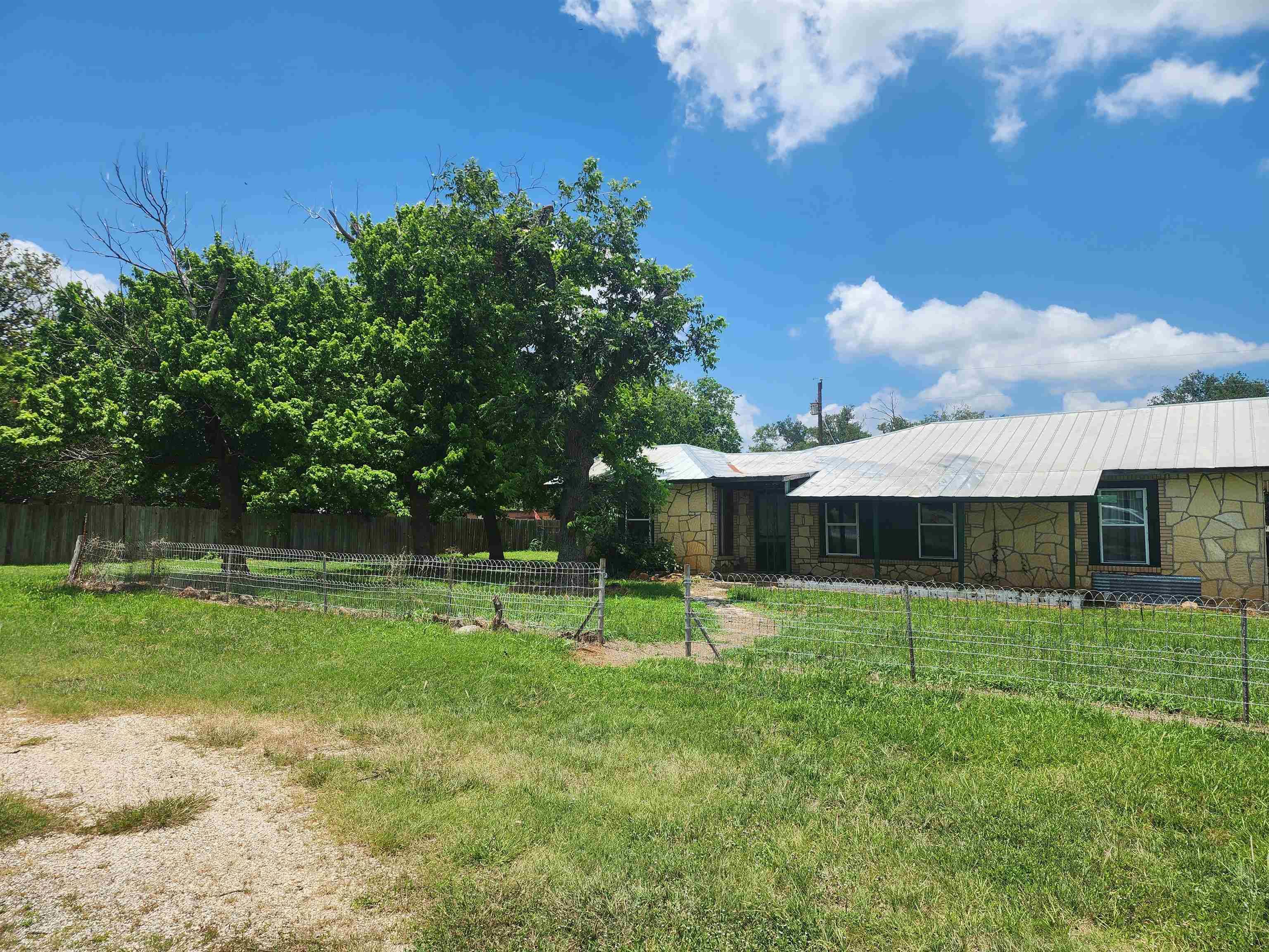 421 E FM 501, Cherokee, TX 76832