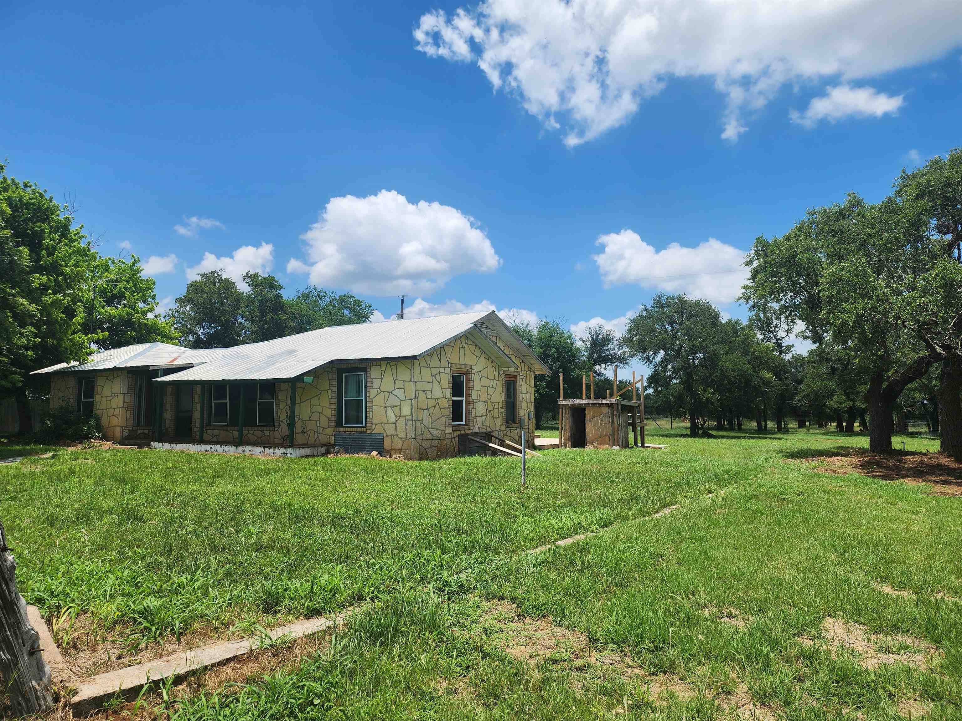 421 E FM 501, Cherokee, TX 76832