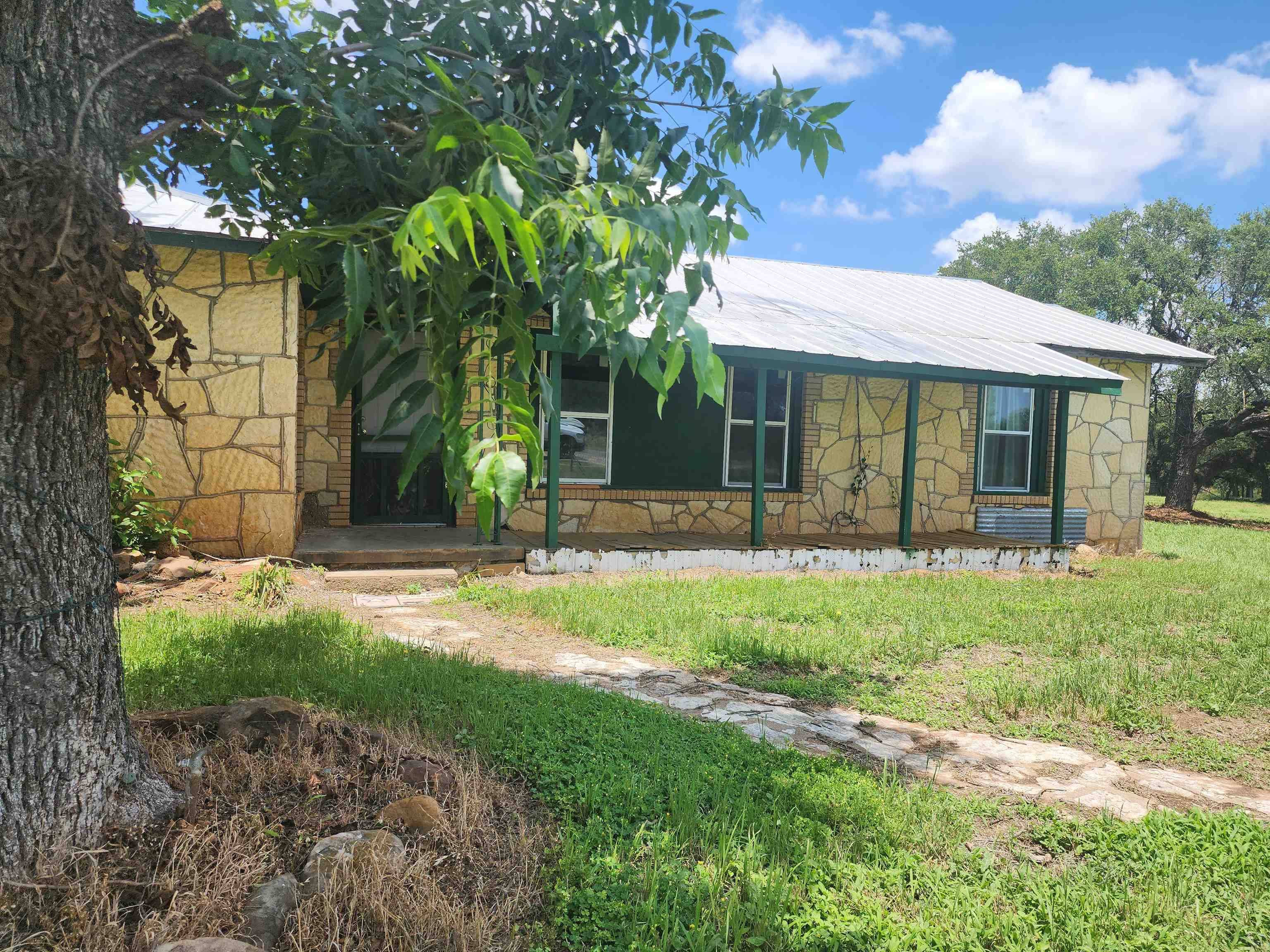 421 E FM 501, Cherokee, TX 76832