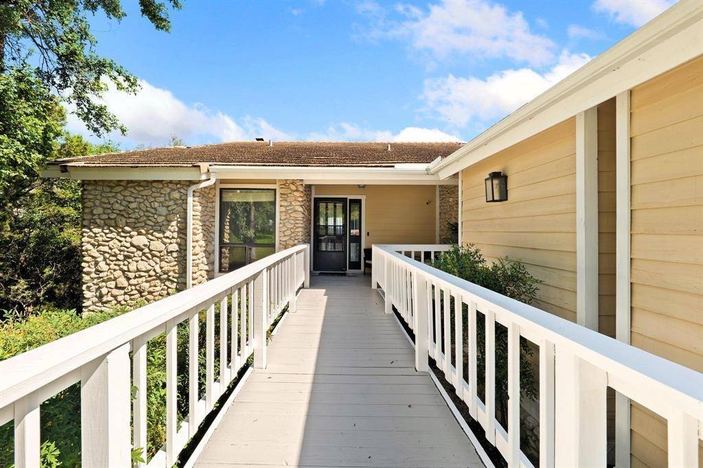 310 Dogie DR, Horseshoe Bay, TX 78657