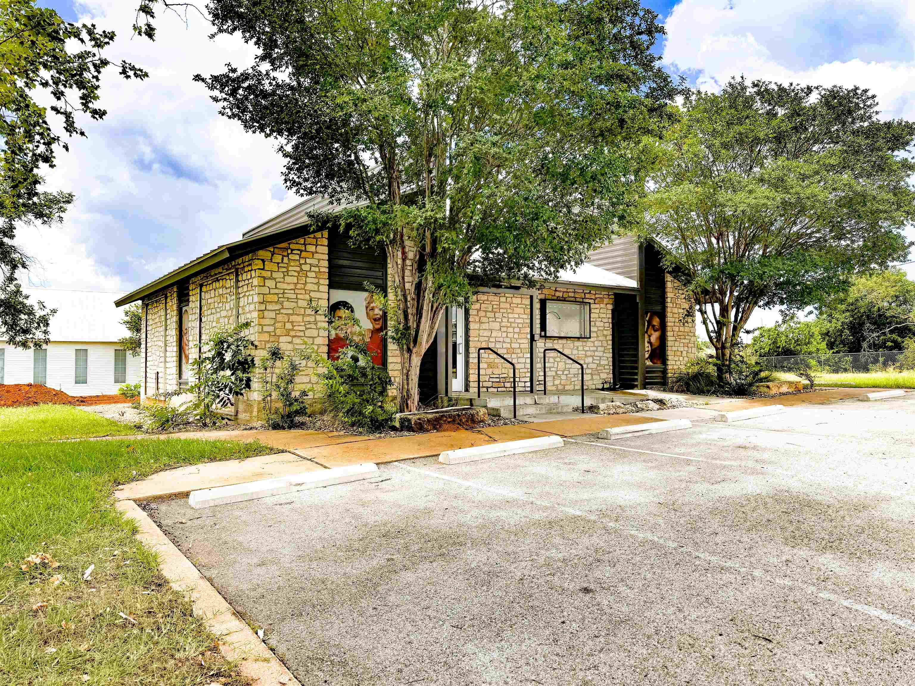1310 Ford ST, Llano, TX 78643