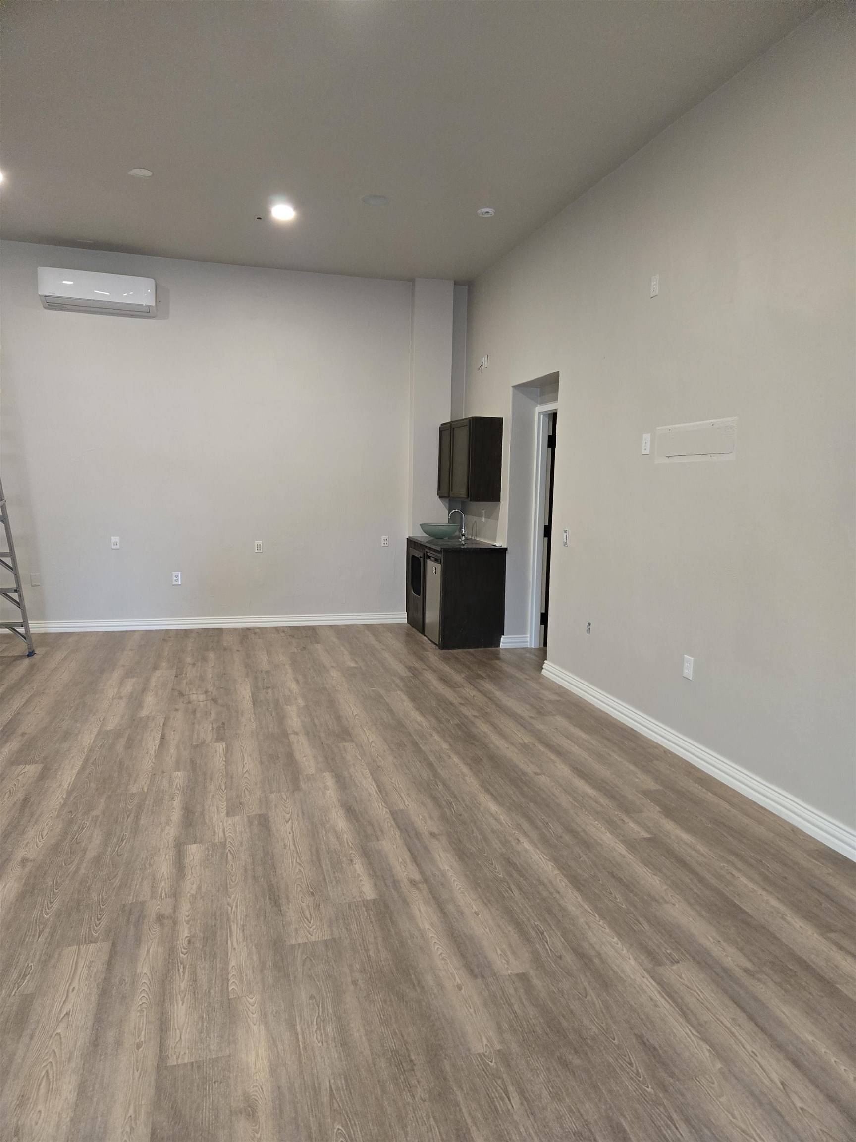 4819 FM 2147, Cottonwood Shores, TX 78657