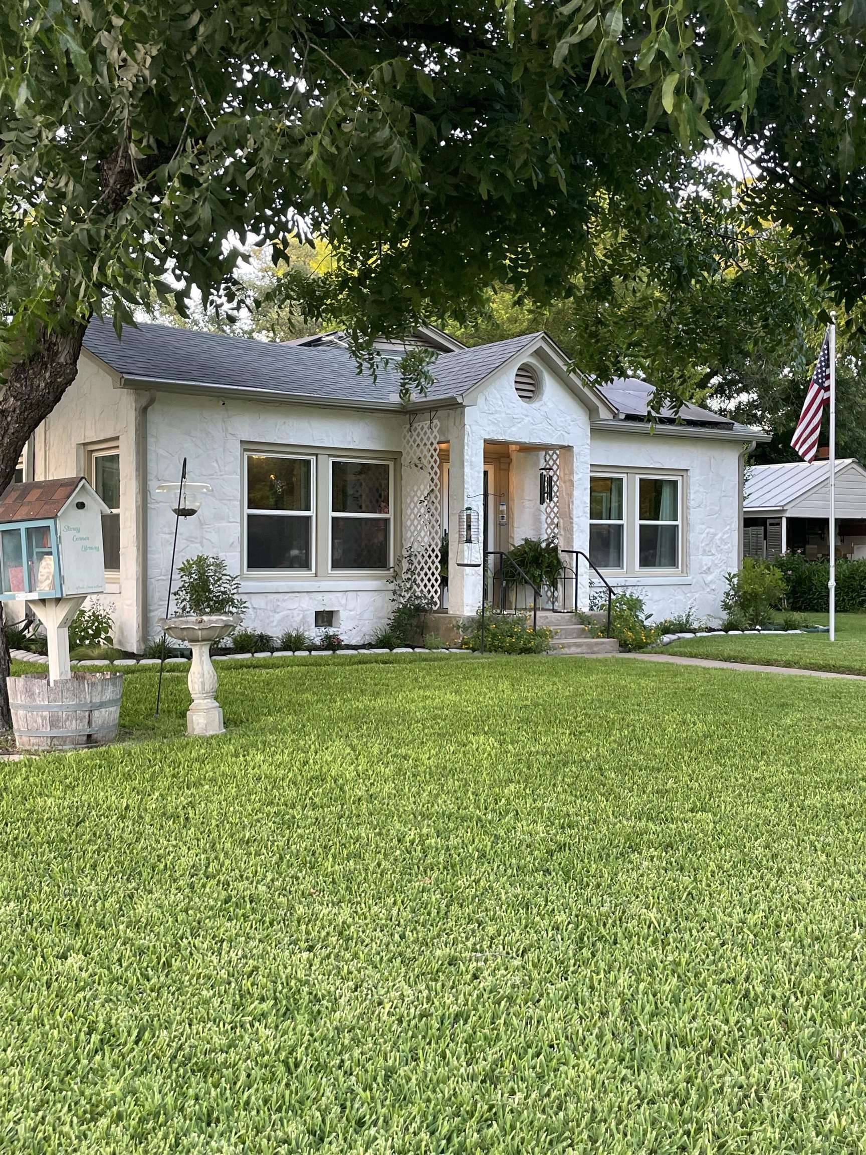 506 W Storey ST, San Saba, TX 76877