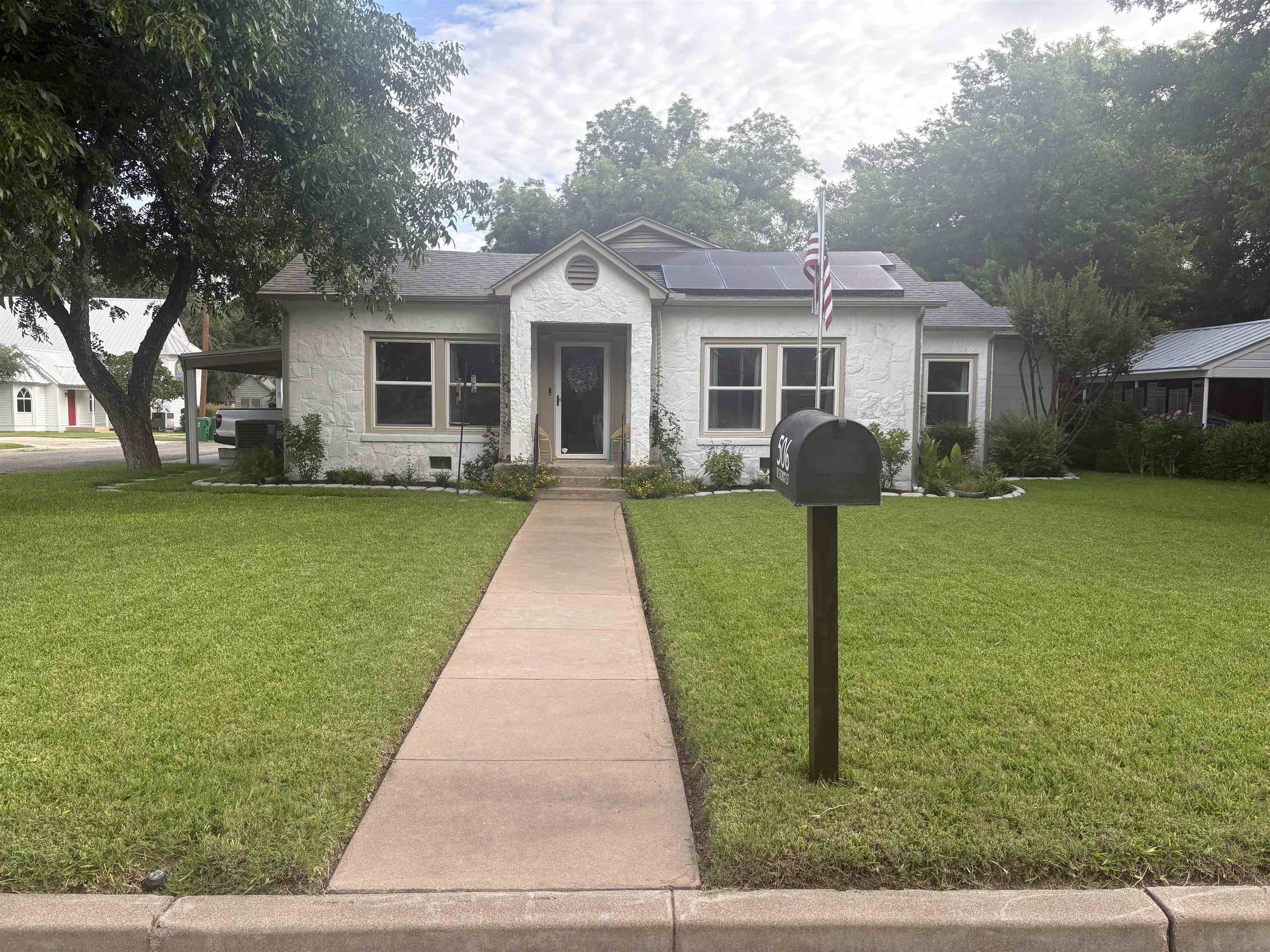 506 W Storey ST, San Saba, TX 76877