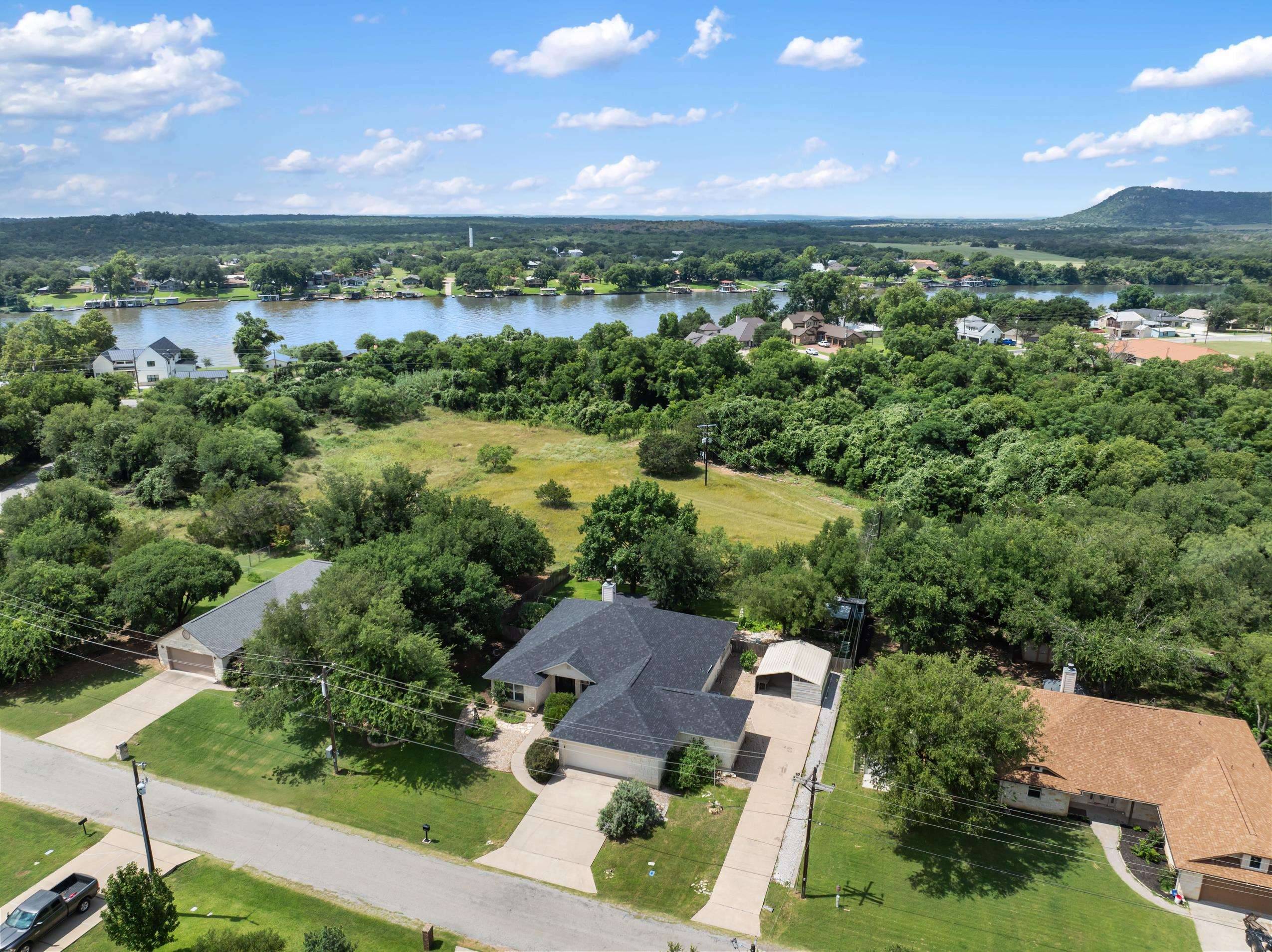 275 Skyview Dr, Kingsland, TX 78639
