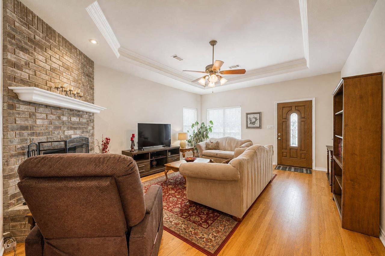 1107 E College ST, Llano, TX 78643