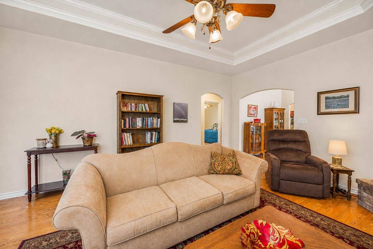 1107 E College ST, Llano, TX 78643