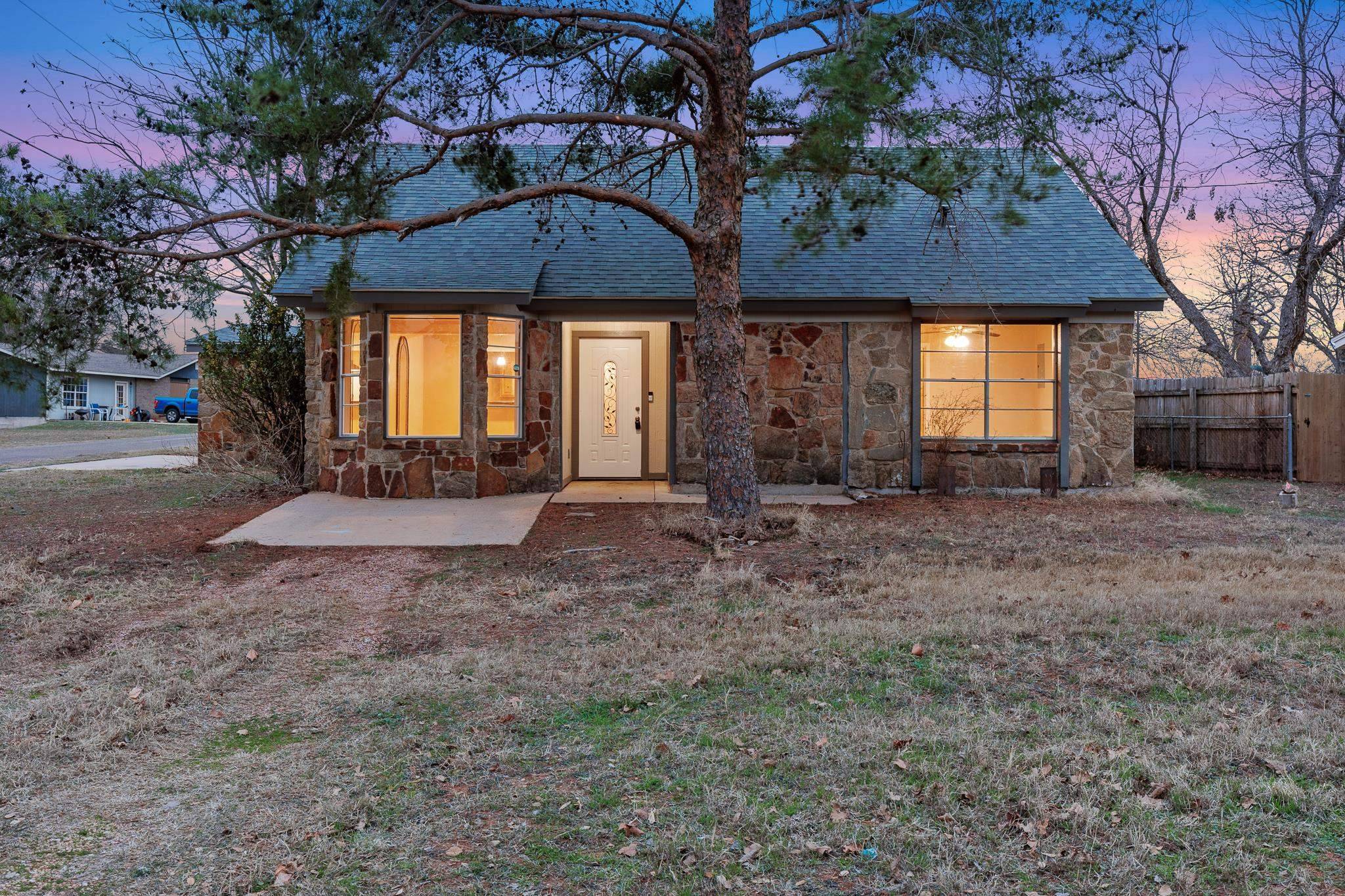 400 N River Oaks DR, Burnet, TX 78611-0000