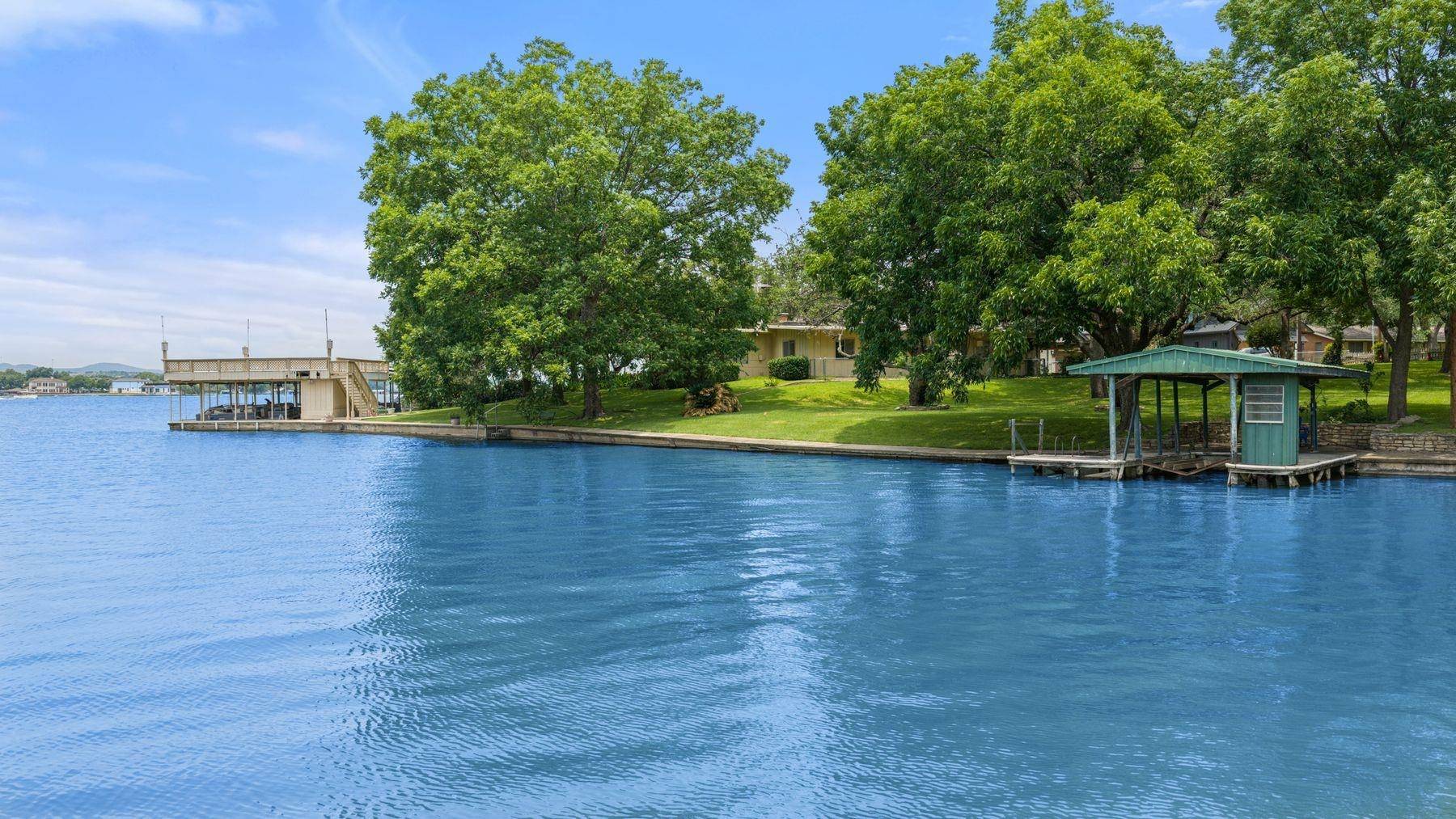 218 Bluebird Circle, Highland Haven, TX 78654