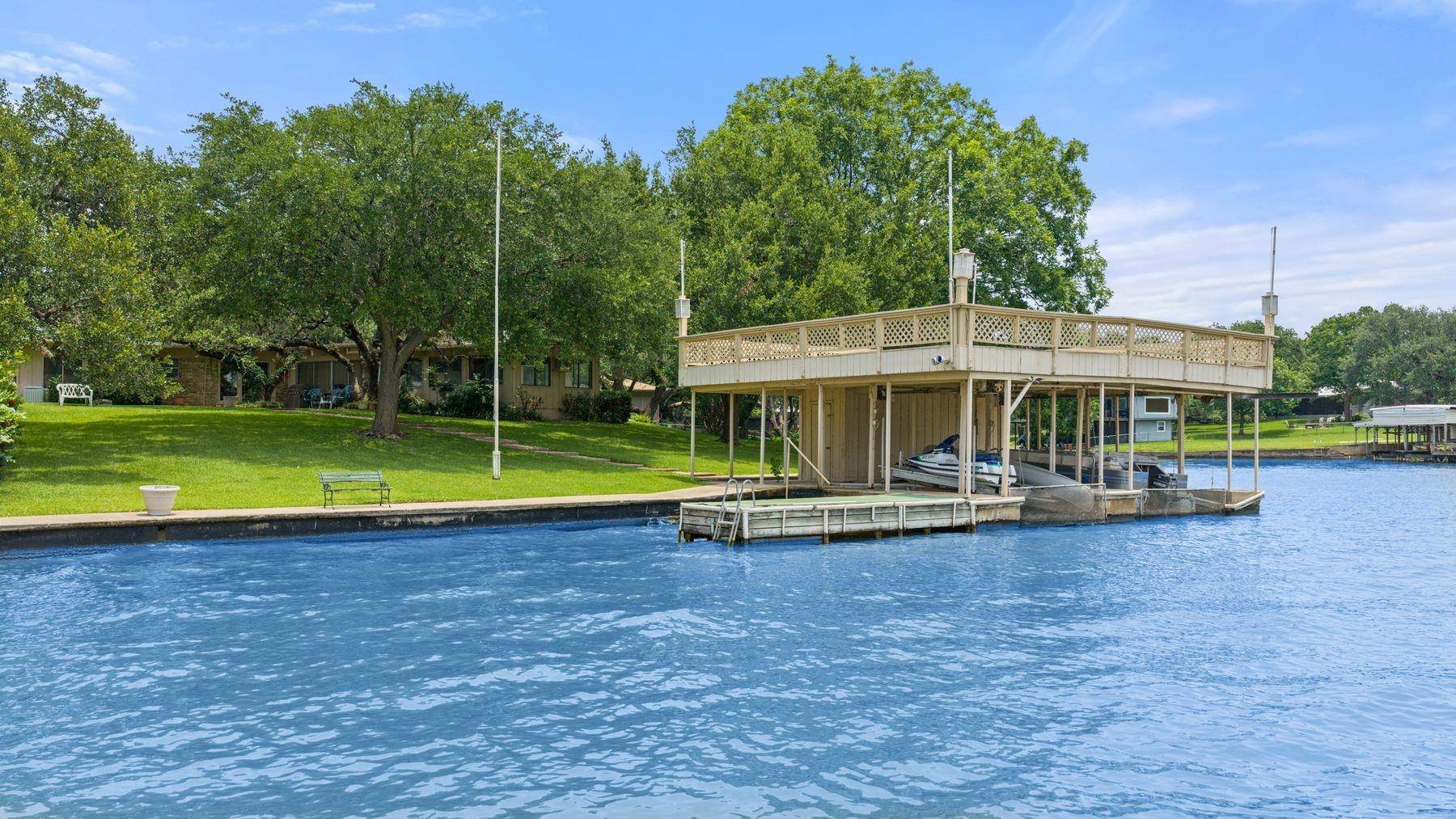 218 Bluebird Circle, Highland Haven, TX 78654
