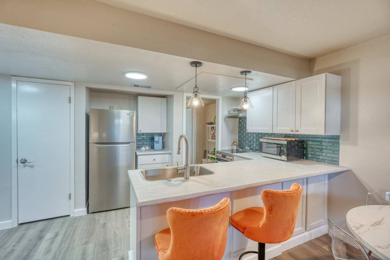 207 N Hi Circle, Horseshoe Bay, TX 78657