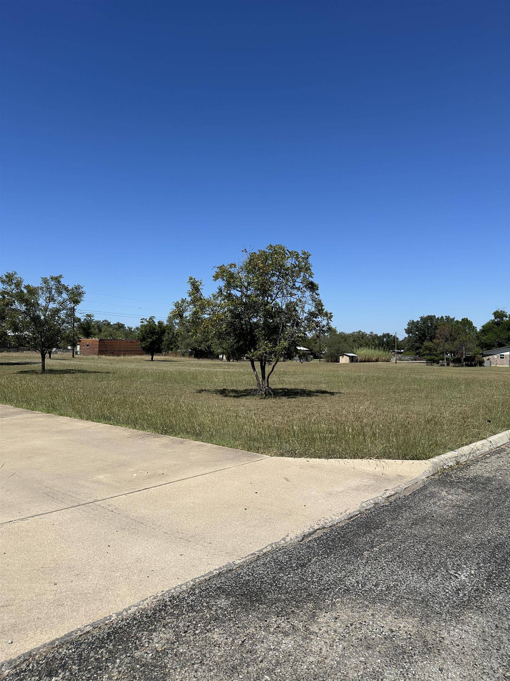 203 Post Oak, Llano, TX 78643