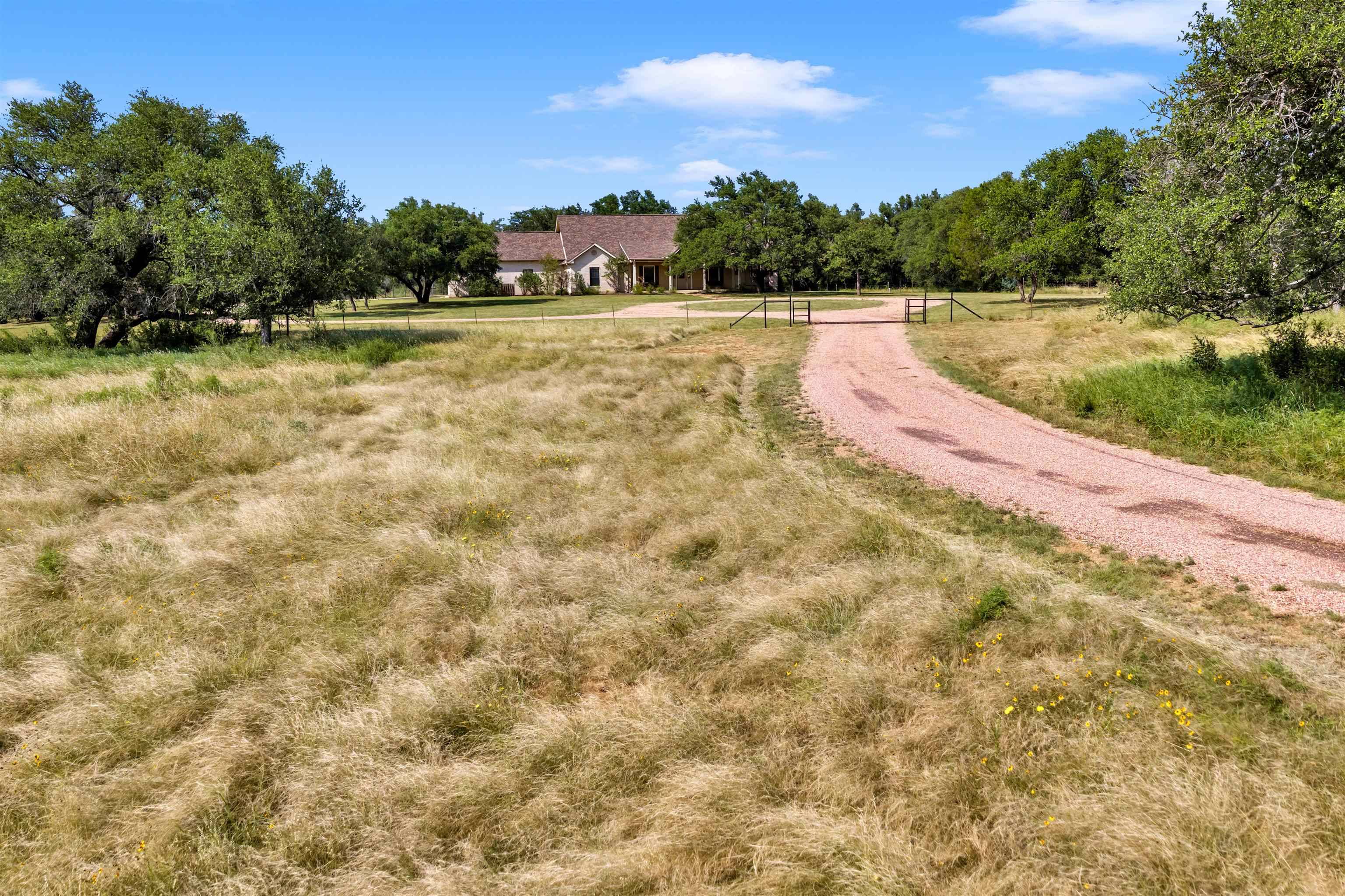 627 Ranch Road 2323, Llano, TX 78643