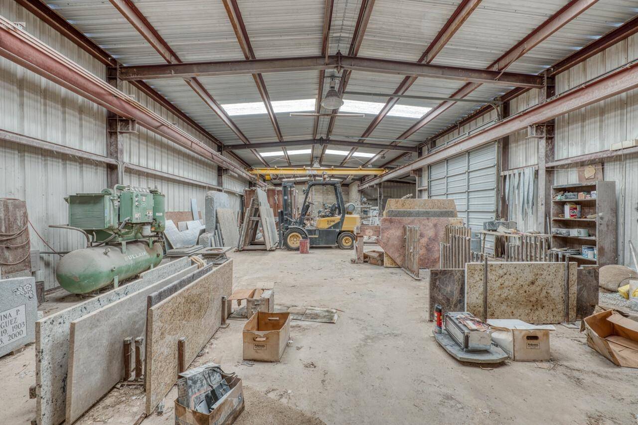 2402 Commerce, Marble Falls, TX 78654