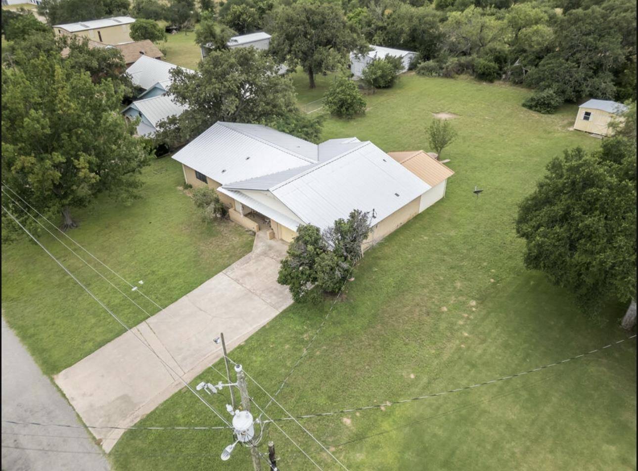 301 Reven Acres Dr, Kingsland, TX 78639