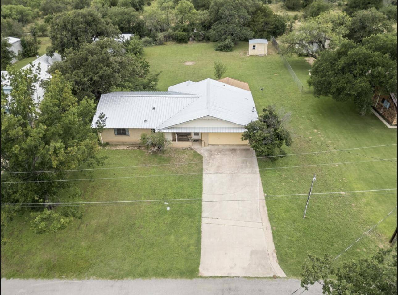 301 Reven Acres Dr, Kingsland, TX 78639