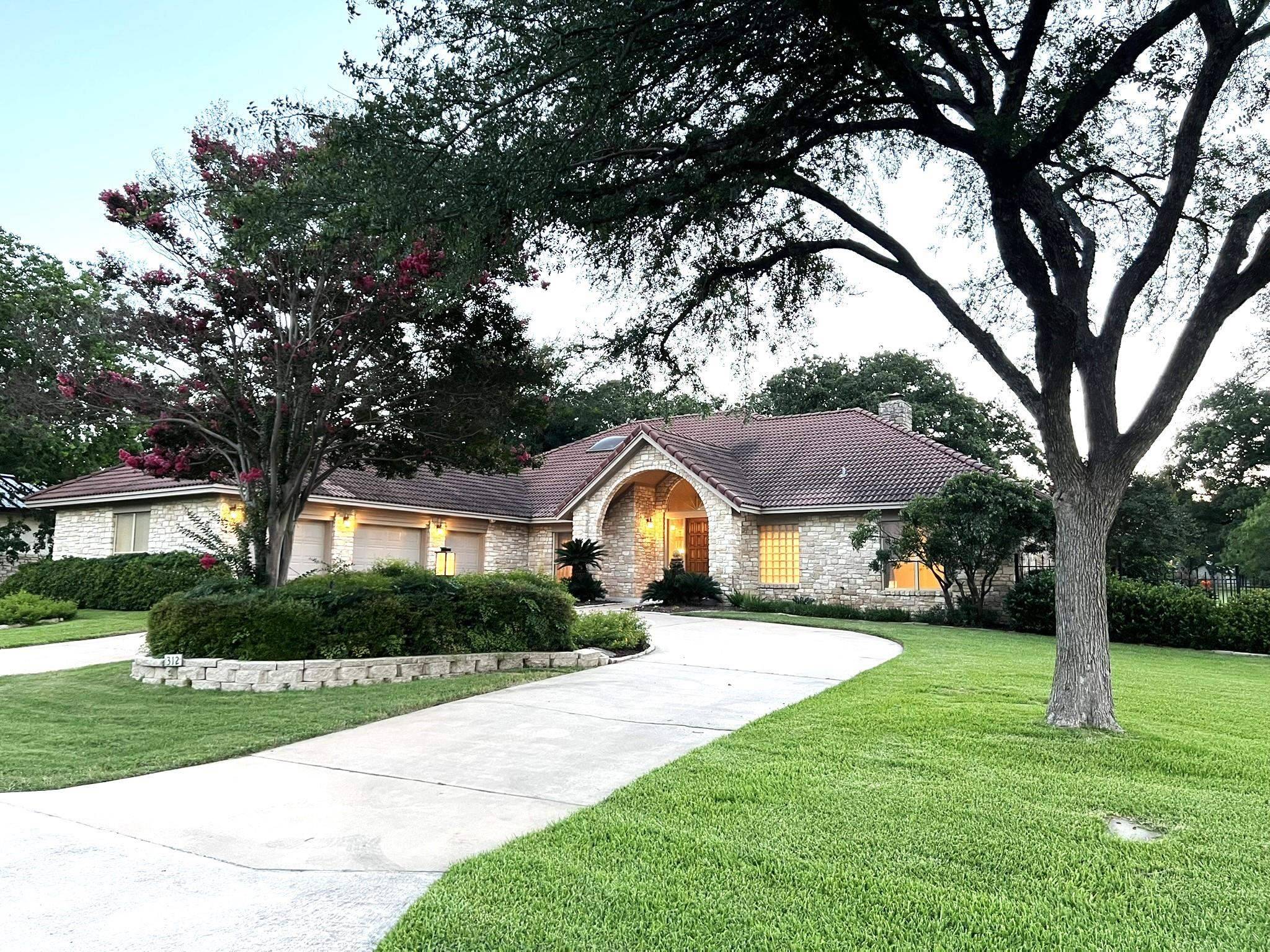 312 N Big Spur AVE, Horseshoe Bay, TX 78657