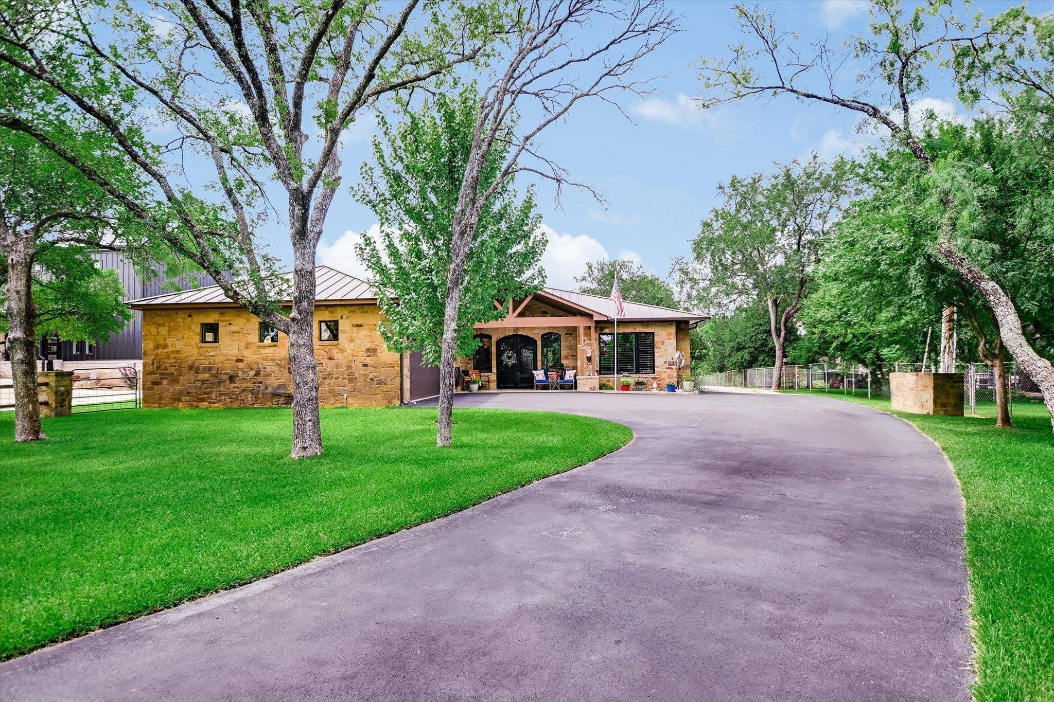 3114 A Oak Ridge Dr, Horseshoe Bay, TX 78657