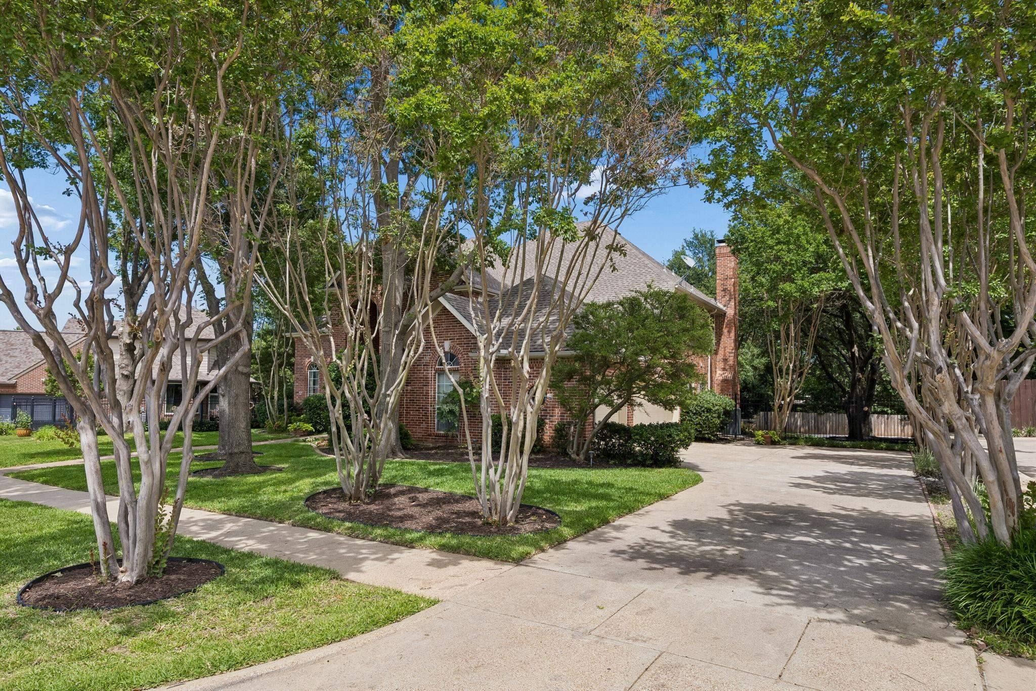 303 Waterford CT, Out Of Area, TX 76092