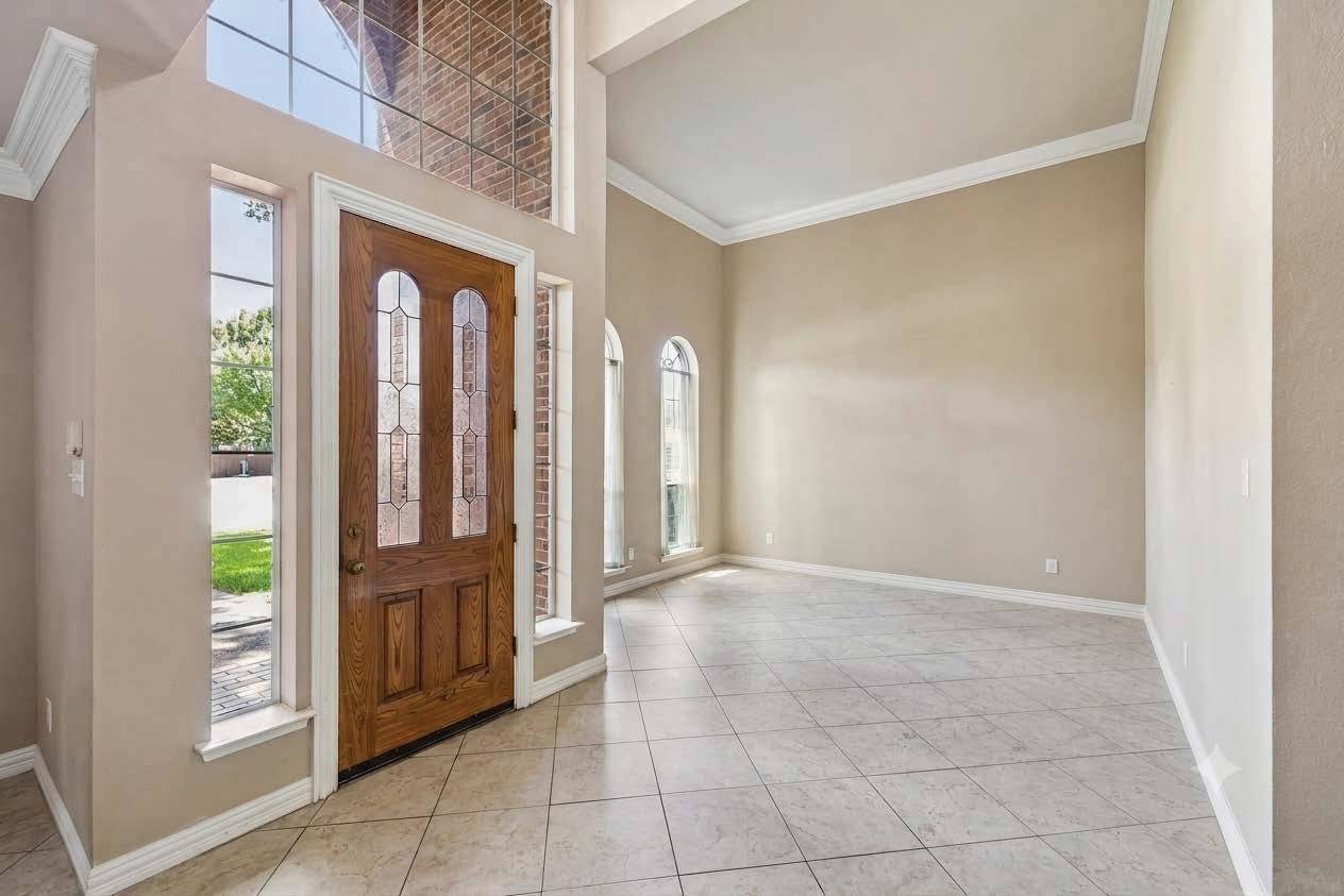 303 Waterford CT, Out Of Area, TX 76092