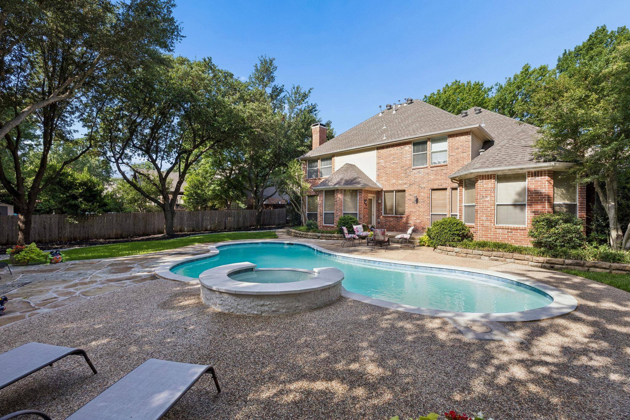 303 Waterford CT, Out Of Area, TX 76092