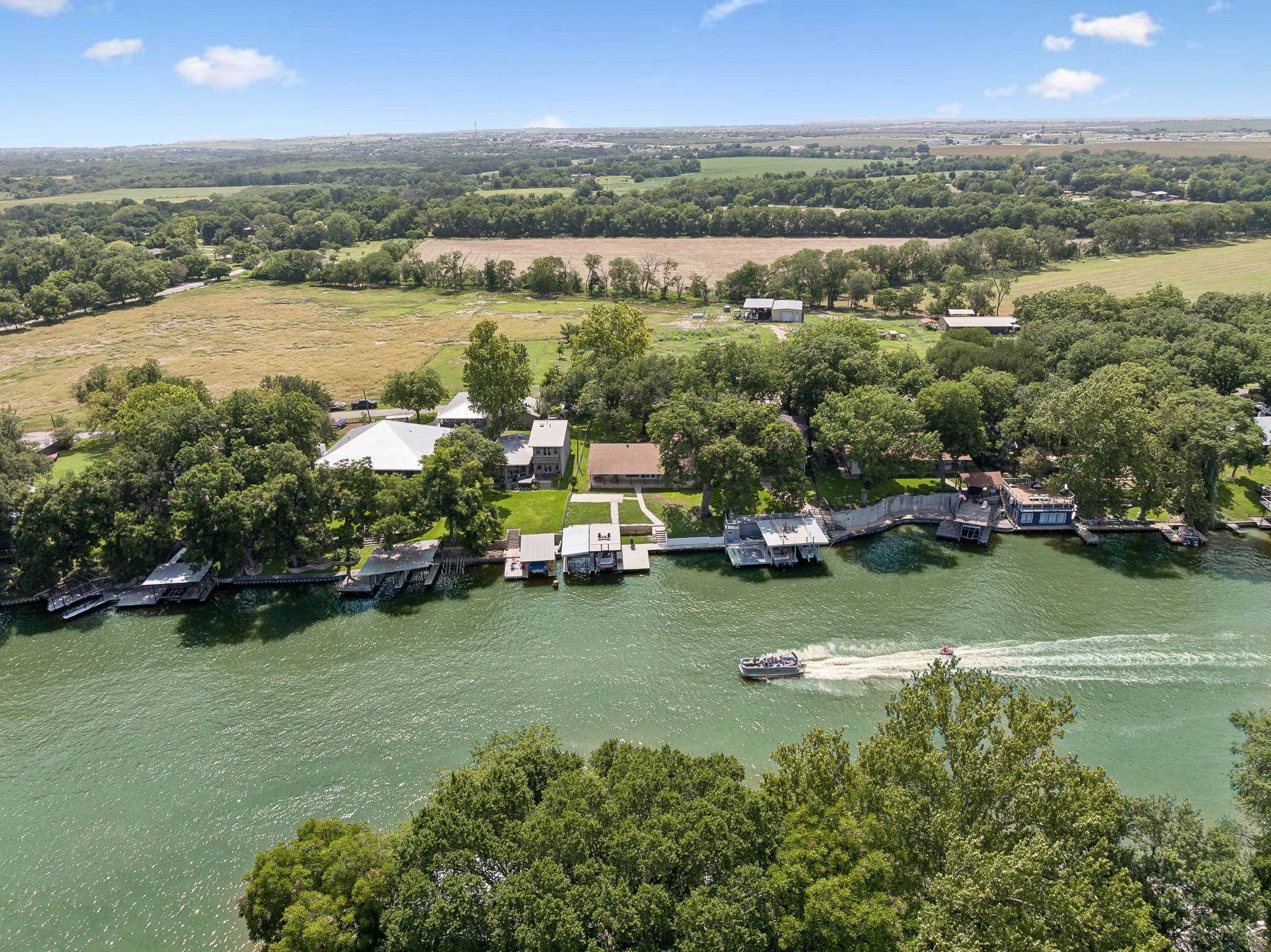 611 Lake Placid DR, Seguin, TX 78155