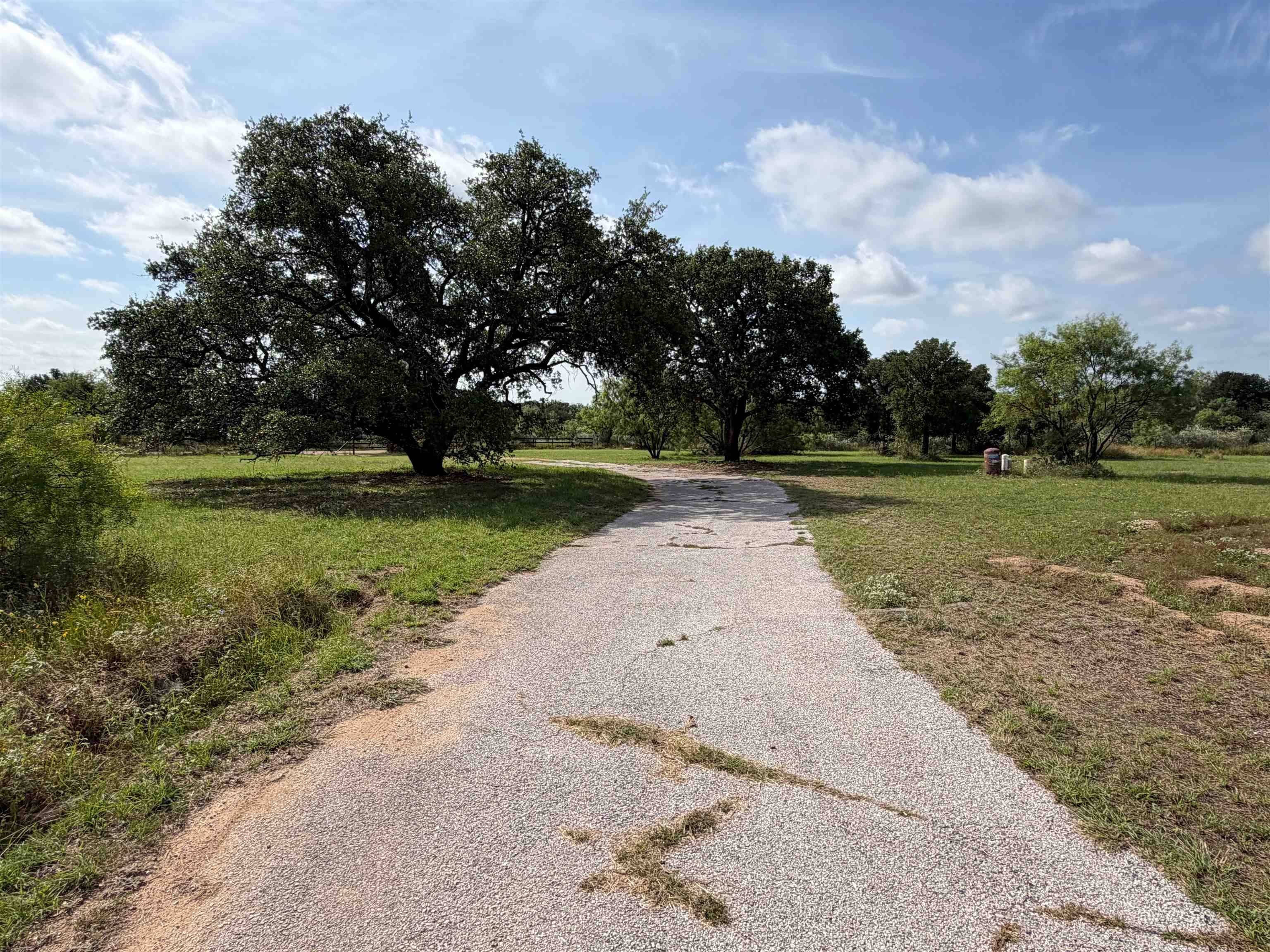 206 Thurman LOOP, Llano, TX 78643