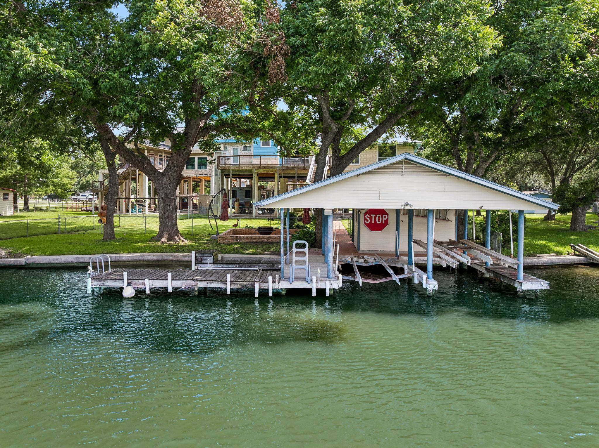 160 Lakeside DR, Seguin, TX 78155